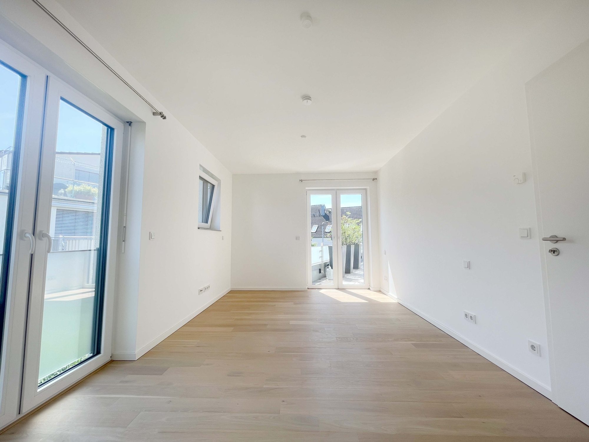 Immobilienangebot - Düsseldorf - Alle - Wohnen mit Wohlfühlgarantie: neuwertige 2-Zimmer-Wohnung mit Sonnen-Terrasse und TG-Stellplatz!