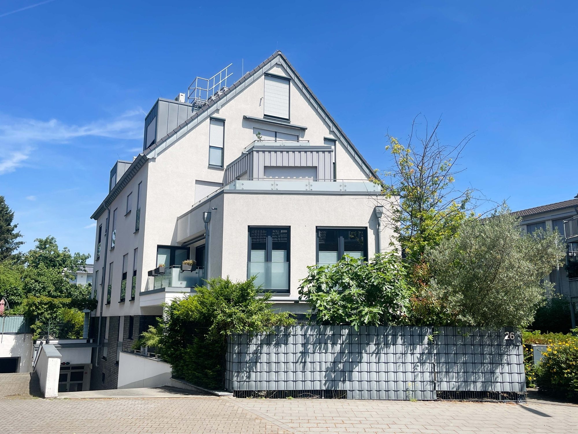 Immobilienangebot - Düsseldorf - Alle - Wohnen mit Wohlfühlgarantie: neuwertige 2-Zimmer-Wohnung mit Sonnen-Terrasse und TG-Stellplatz!