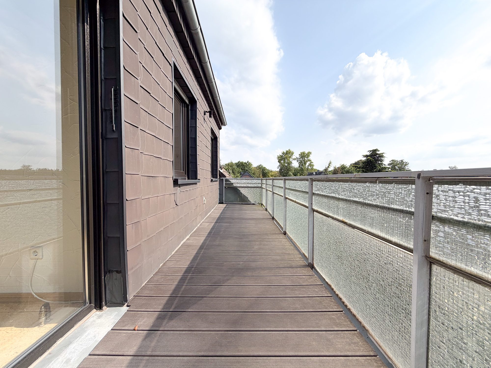 Immobilienangebot - Düsseldorf - Alle - Düsseldorf-Rath: Attraktive 3-Zimmer-Wohnung mit zwei Balkonen – ab sofort bezugsfrei!