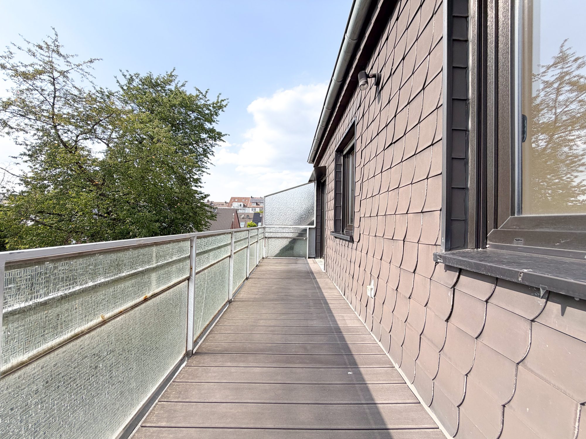 Immobilienangebot - Düsseldorf - Alle - Düsseldorf-Rath: Attraktive 3-Zimmer-Wohnung mit zwei Balkonen – ab sofort bezugsfrei!