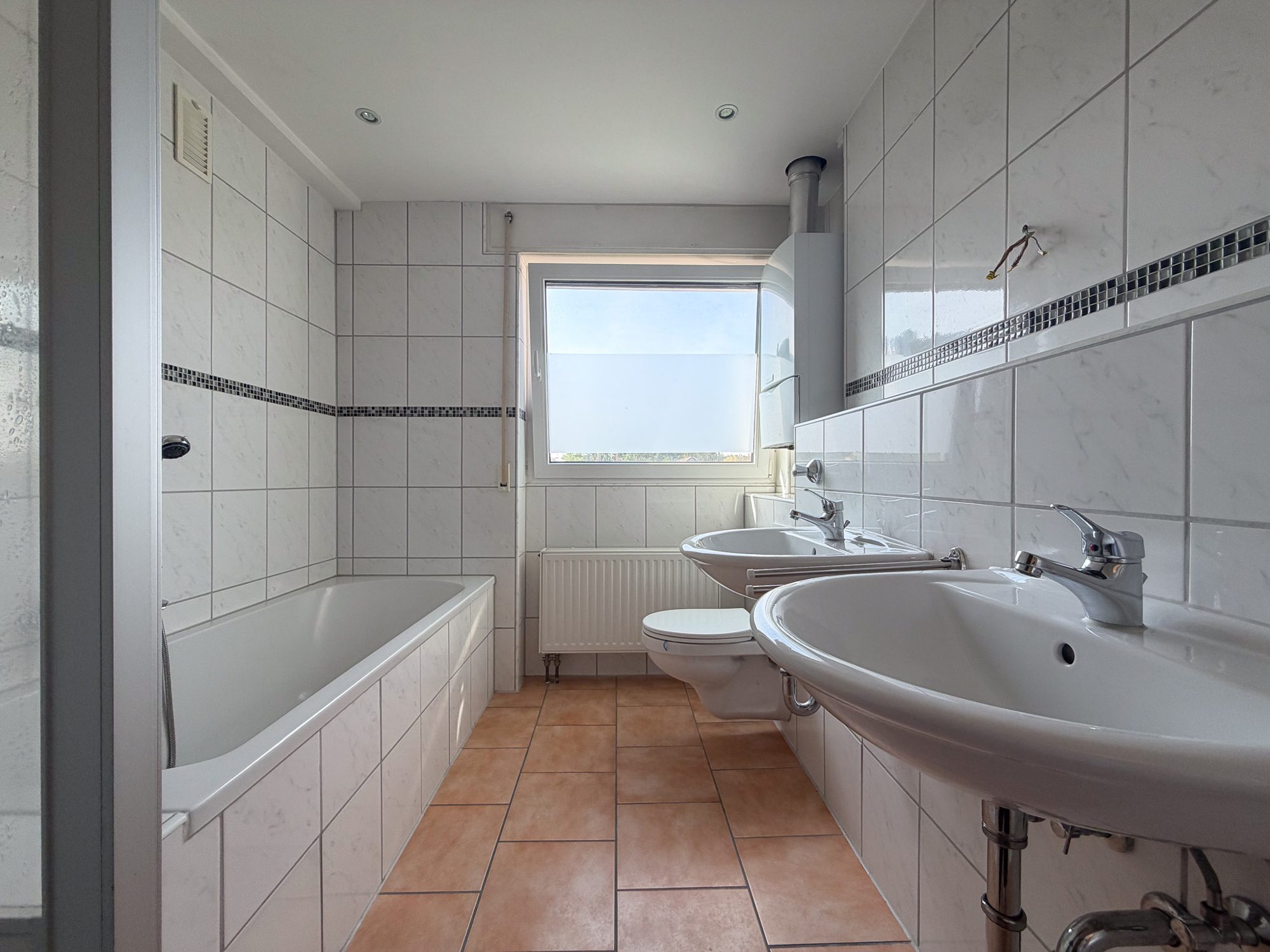 Immobilienangebot - Düsseldorf - Alle - Düsseldorf-Rath: Attraktive 3-Zimmer-Wohnung mit zwei Balkonen – ab sofort bezugsfrei!