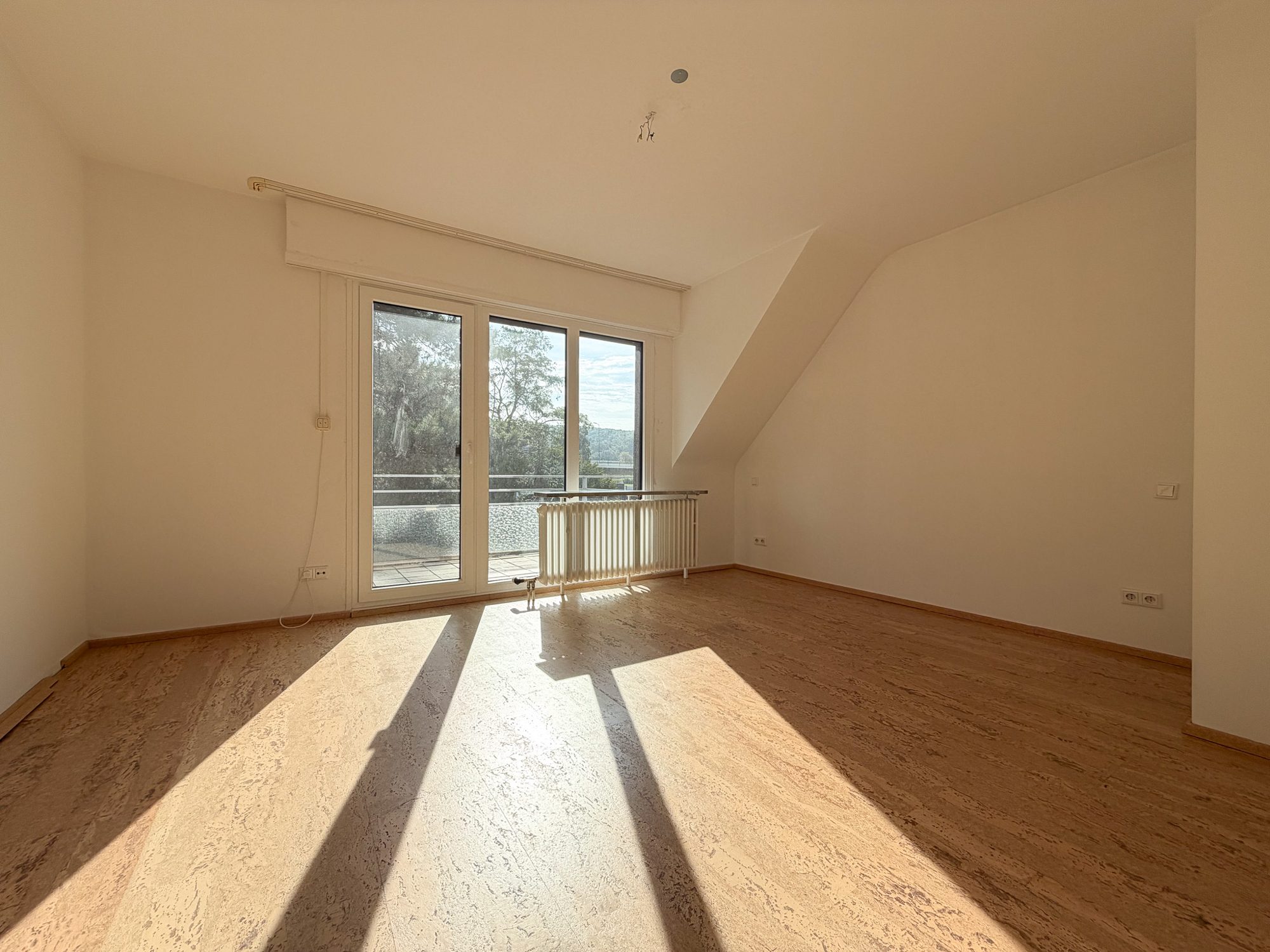 Immobilienangebot - Düsseldorf - Alle - Düsseldorf-Rath: Attraktive 3-Zimmer-Wohnung mit zwei Balkonen – ab sofort bezugsfrei!