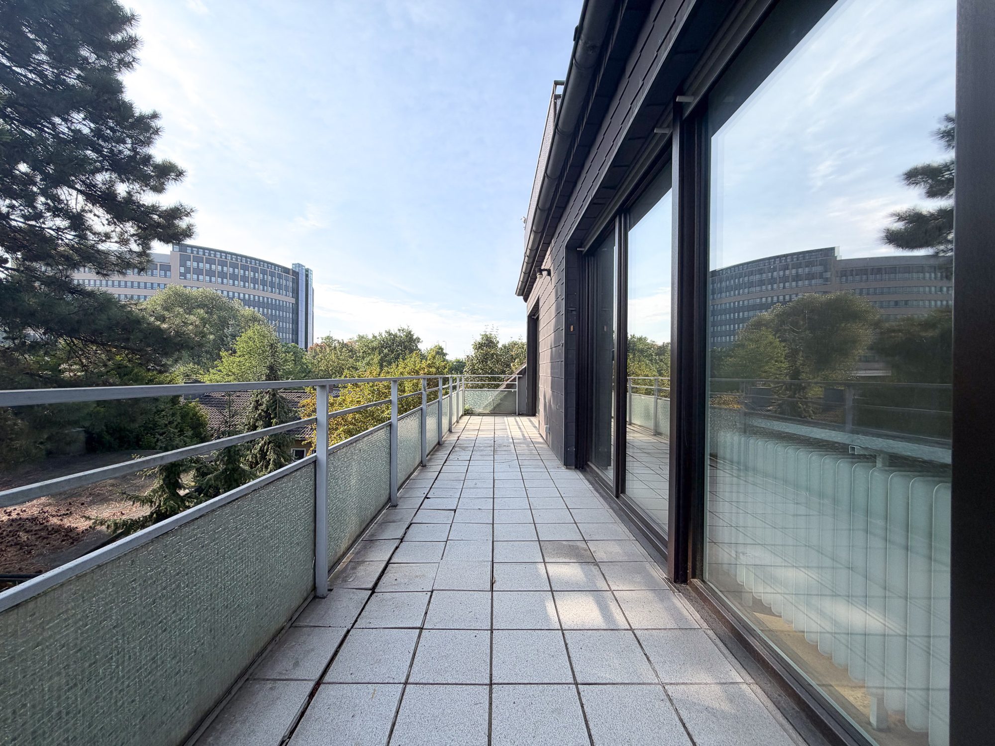 Immobilienangebot - Düsseldorf - Alle - Düsseldorf-Rath: Attraktive 3-Zimmer-Wohnung mit zwei Balkonen – ab sofort bezugsfrei!