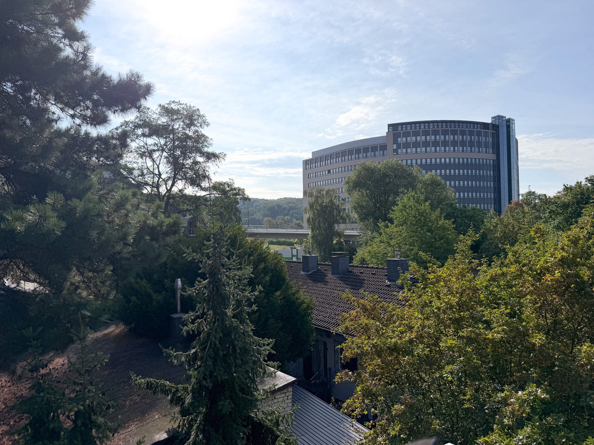 Immobilienangebot - Düsseldorf - Alle - Düsseldorf-Rath: Attraktive 3-Zimmer-Wohnung mit zwei Balkonen – ab sofort bezugsfrei!