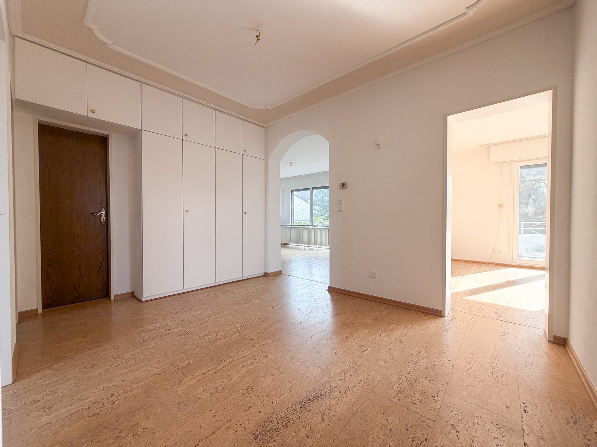 Immobilienangebot - Düsseldorf - Alle - Düsseldorf-Rath: Attraktive 3-Zimmer-Wohnung mit zwei Balkonen – ab sofort bezugsfrei!
