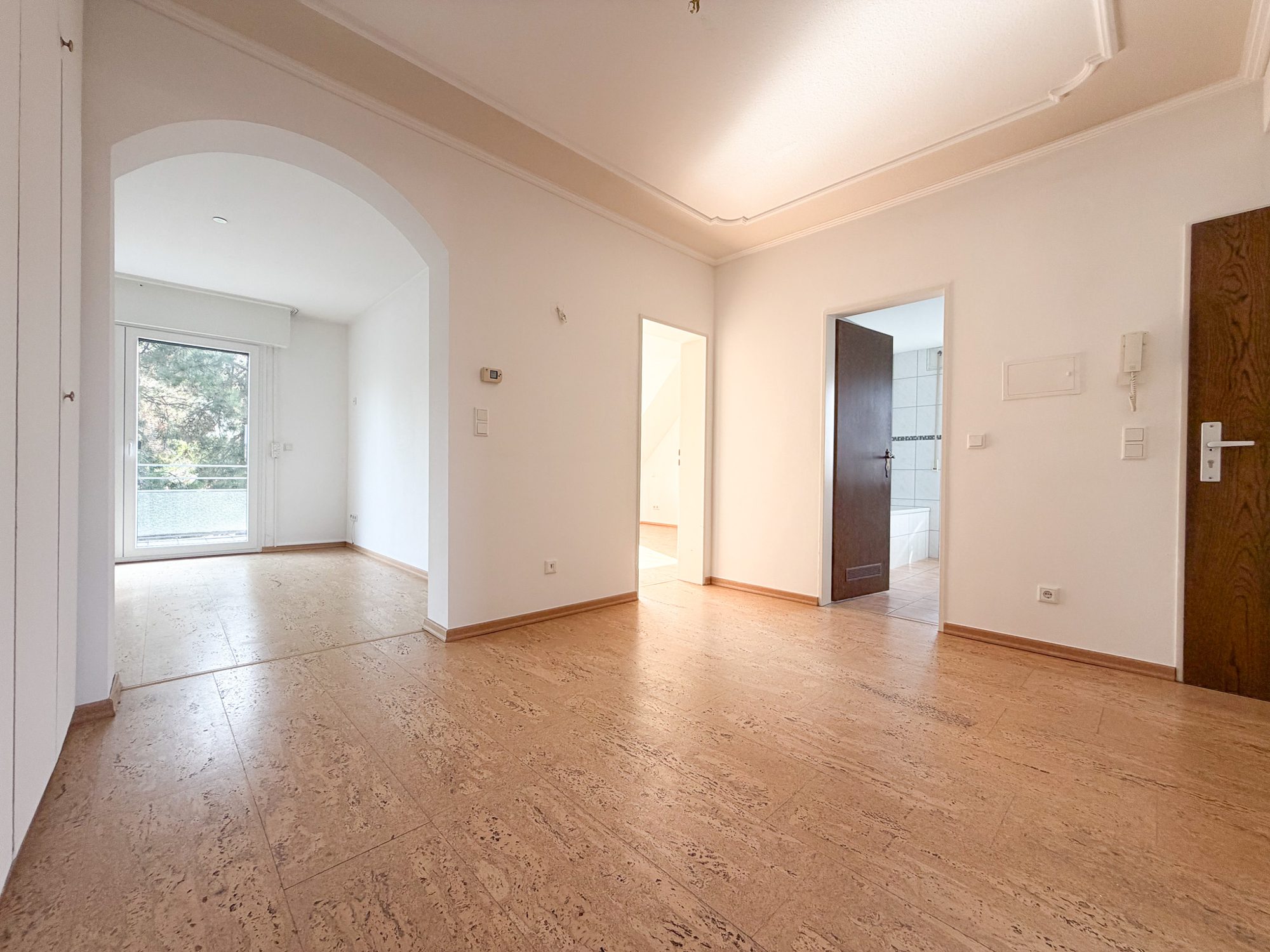 Immobilienangebot - Düsseldorf - Alle - Düsseldorf-Rath: Attraktive 3-Zimmer-Wohnung mit zwei Balkonen – ab sofort bezugsfrei!