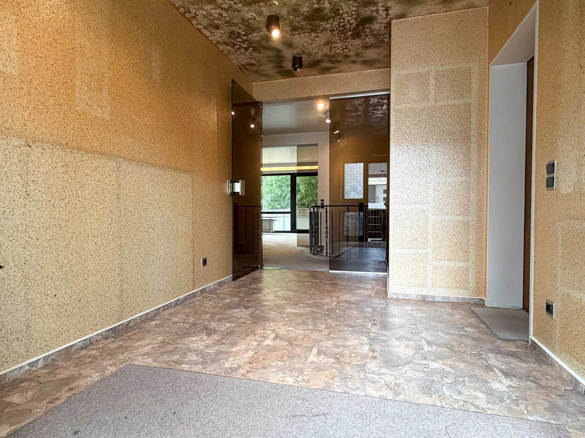 Immobilienangebot - Düsseldorf - Alle - Düsseldorf-Rath: Maisonette mit Hauscharakter, Garten und separat vermietetem Appartement!