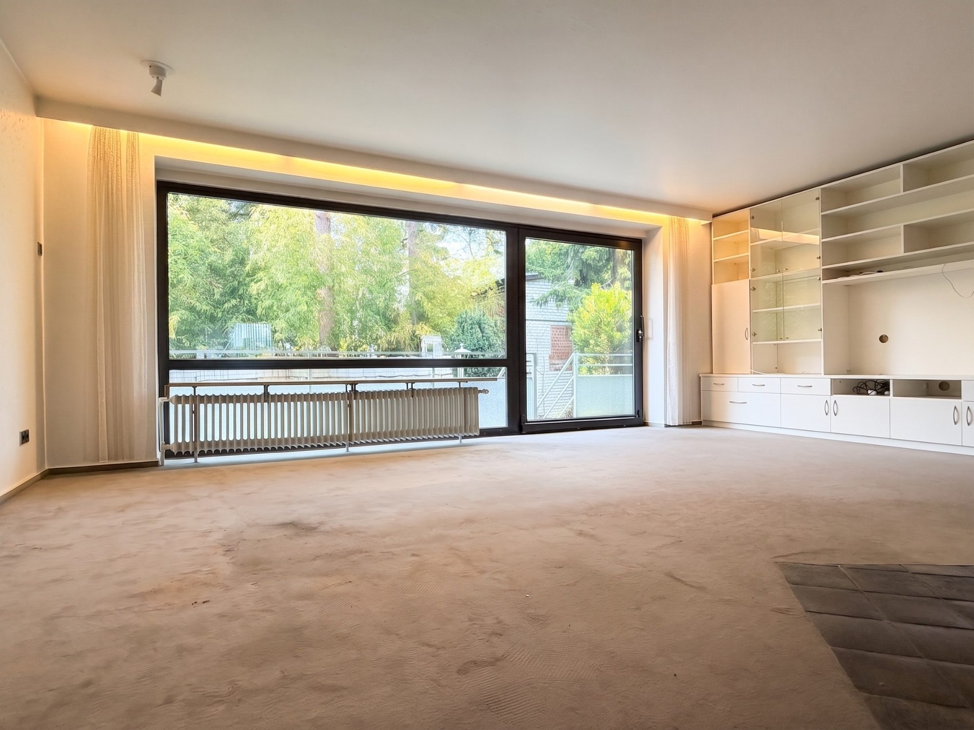 Immobilienangebot - Düsseldorf - Alle - Düsseldorf-Rath: Maisonette mit Hauscharakter, Garten und separat vermietetem Appartement!