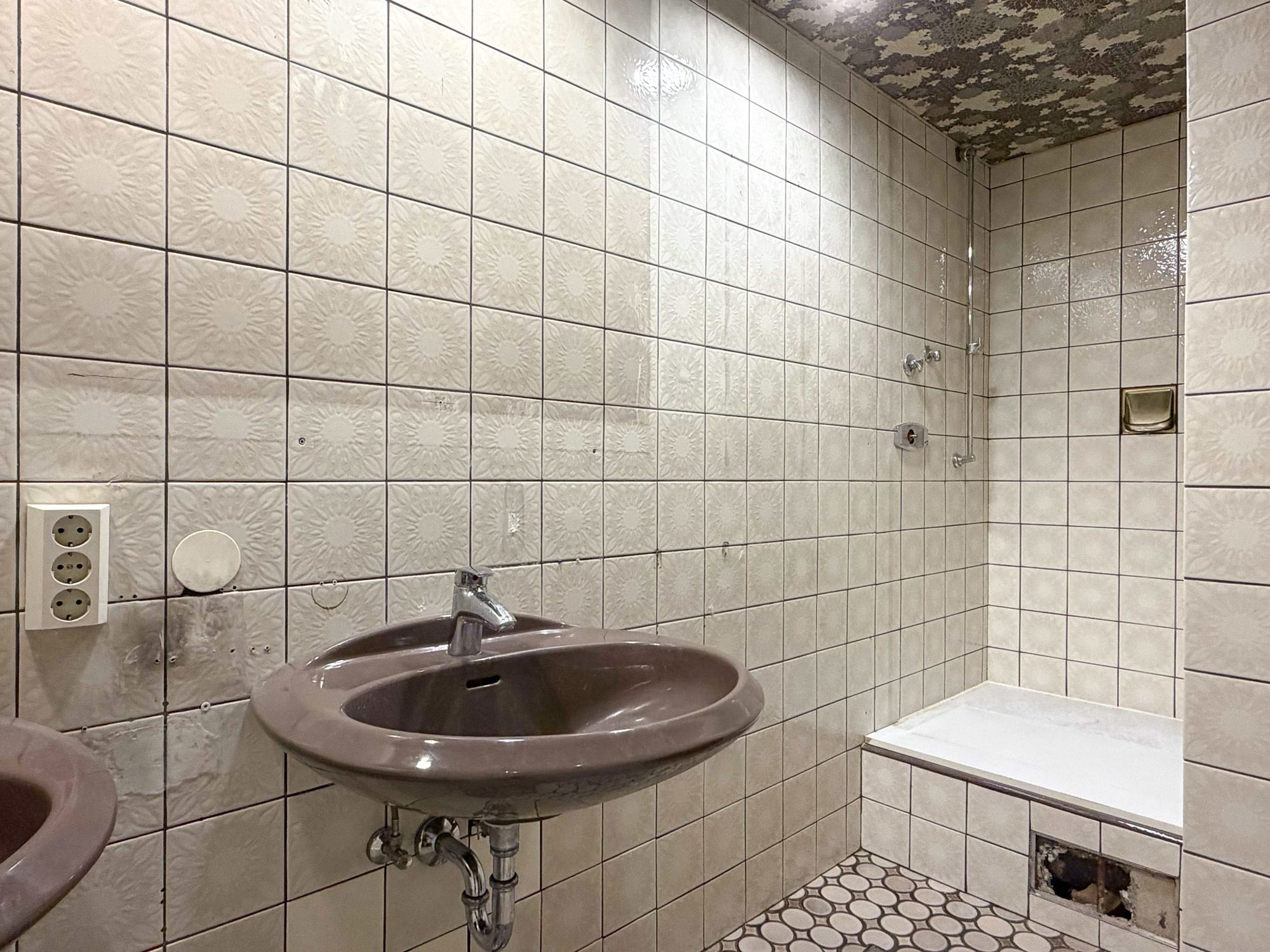 Immobilienangebot - Düsseldorf - Alle - Düsseldorf-Rath: Maisonette mit Hauscharakter, Garten und separat vermietetem Appartement!