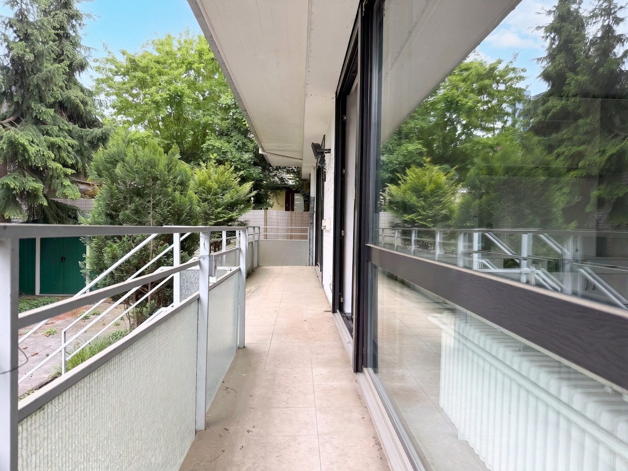 Immobilienangebot - Düsseldorf - Alle - Düsseldorf-Rath: Maisonette mit Hauscharakter, Garten und separat vermietetem Appartement!