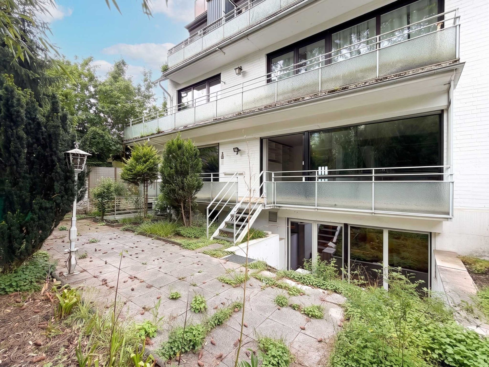 Immobilienangebot - Düsseldorf - Alle - Düsseldorf-Rath: Maisonette mit Hauscharakter, Garten und separat vermietetem Appartement!