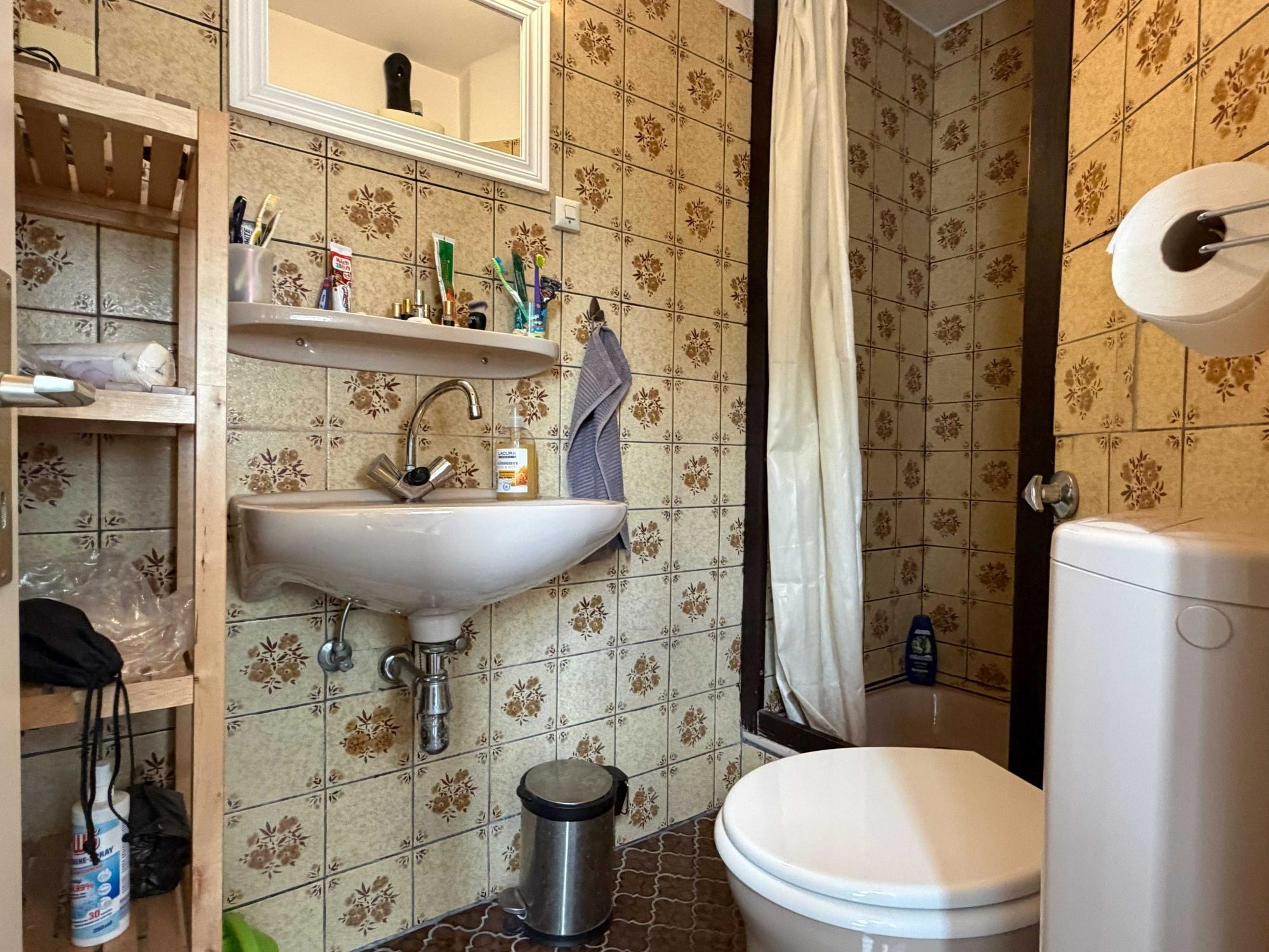 Immobilienangebot - Düsseldorf - Alle - Düsseldorf-Rath: Maisonette mit Hauscharakter, Garten und separat vermietetem Appartement!