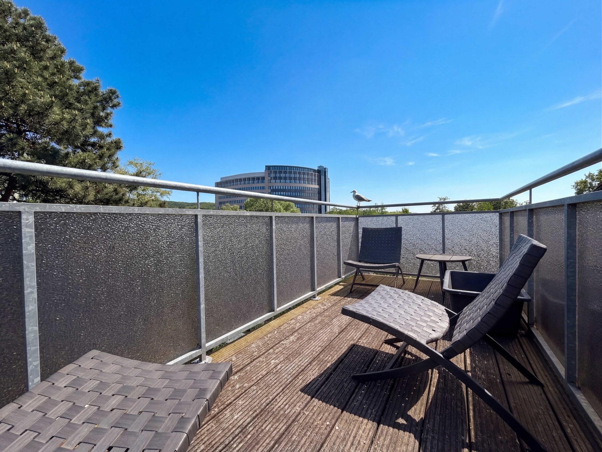 Immobilienangebot - Düsseldorf - Alle - Düsseldorf-Rath: Maisonette mit Hauscharakter, Garten und separat vermietetem Appartement!