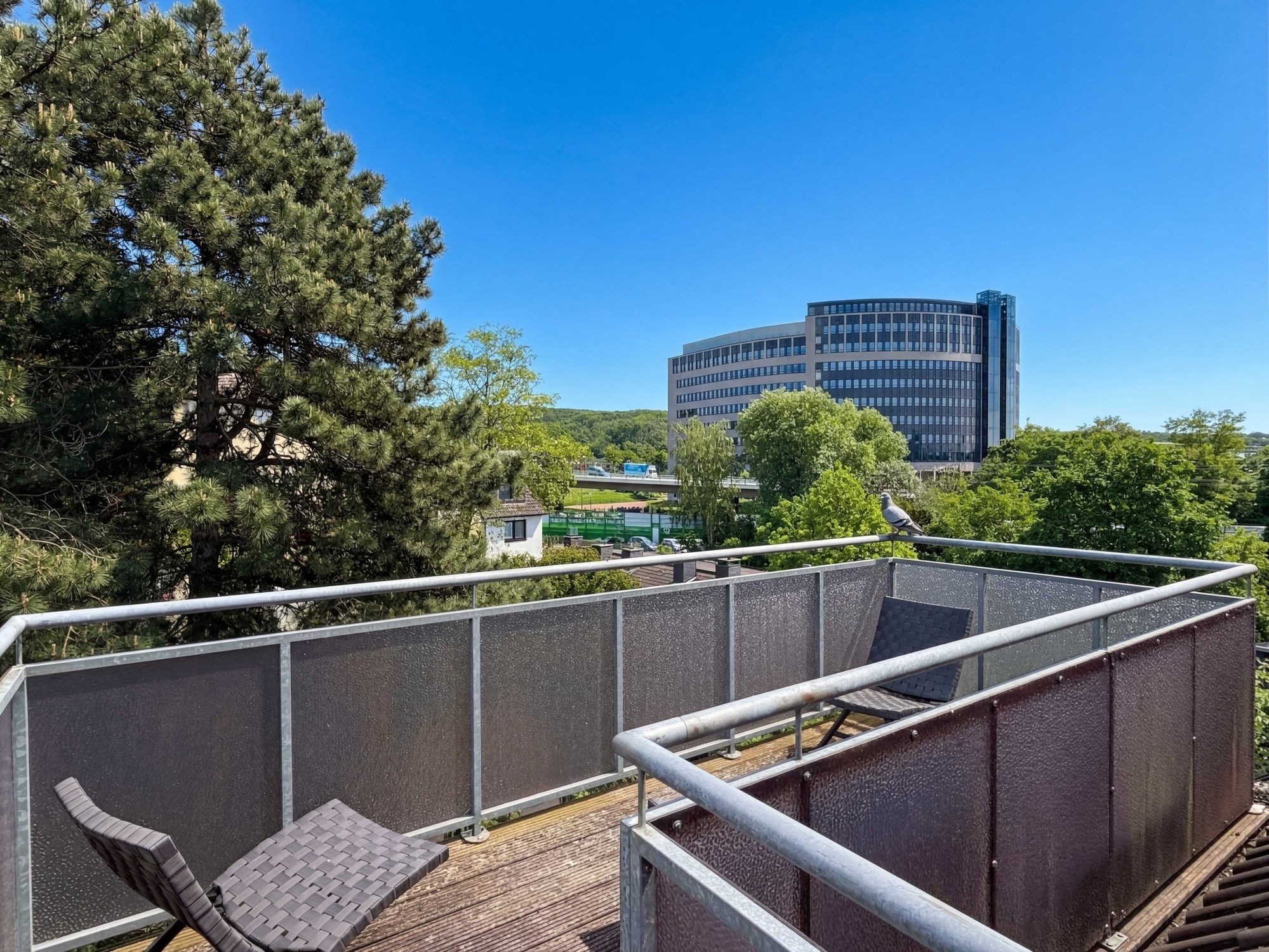 Immobilienangebot - Düsseldorf - Alle - Düsseldorf-Rath: Maisonette mit Hauscharakter, Garten und separat vermietetem Appartement!