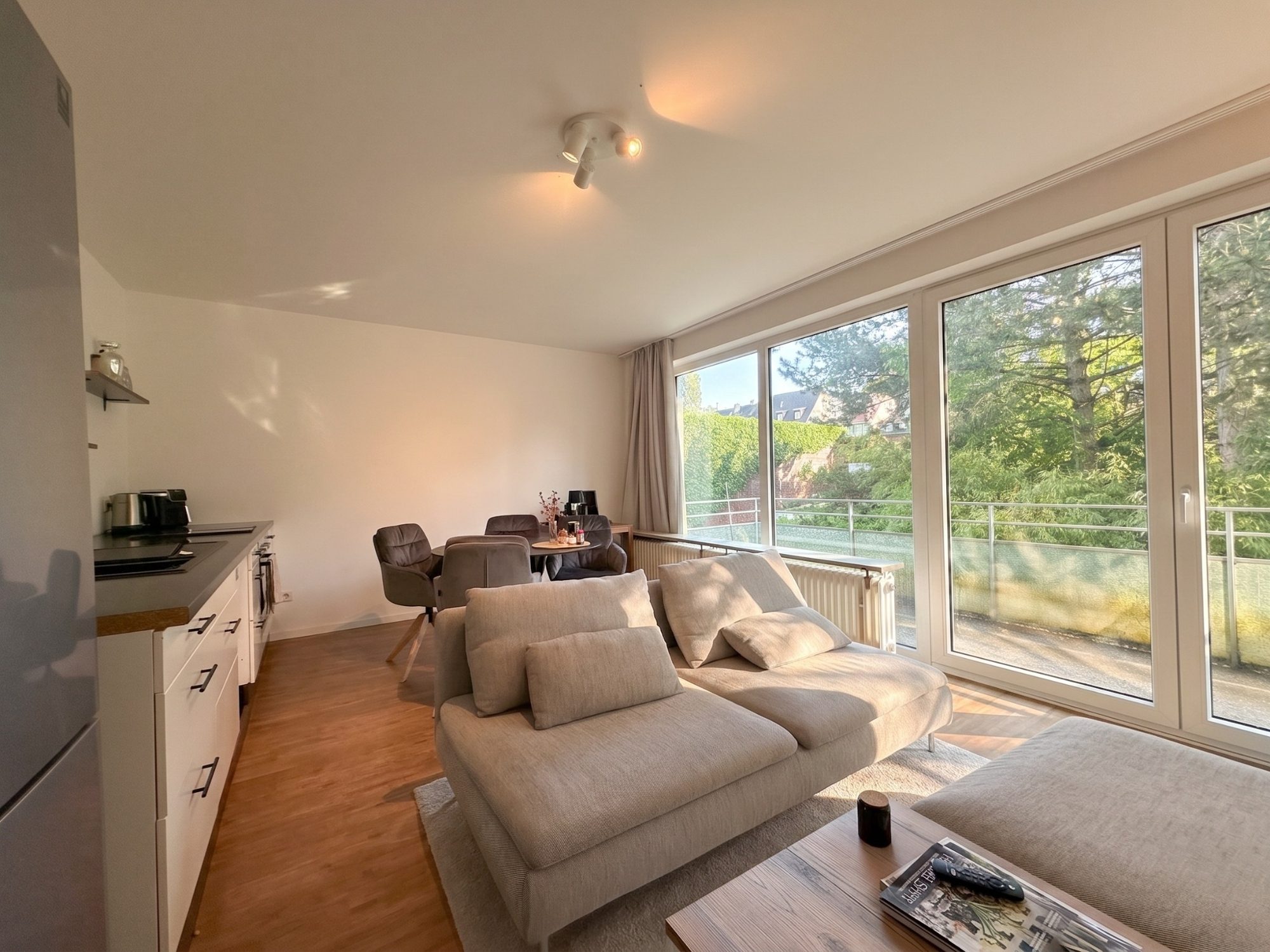Immobilienangebot - Düsseldorf - Alle - Düsseldorf-Rath: Zwei vermietete Wohnungen als Einheit – ideal für Eigennutzung oder Kapitalanlage!