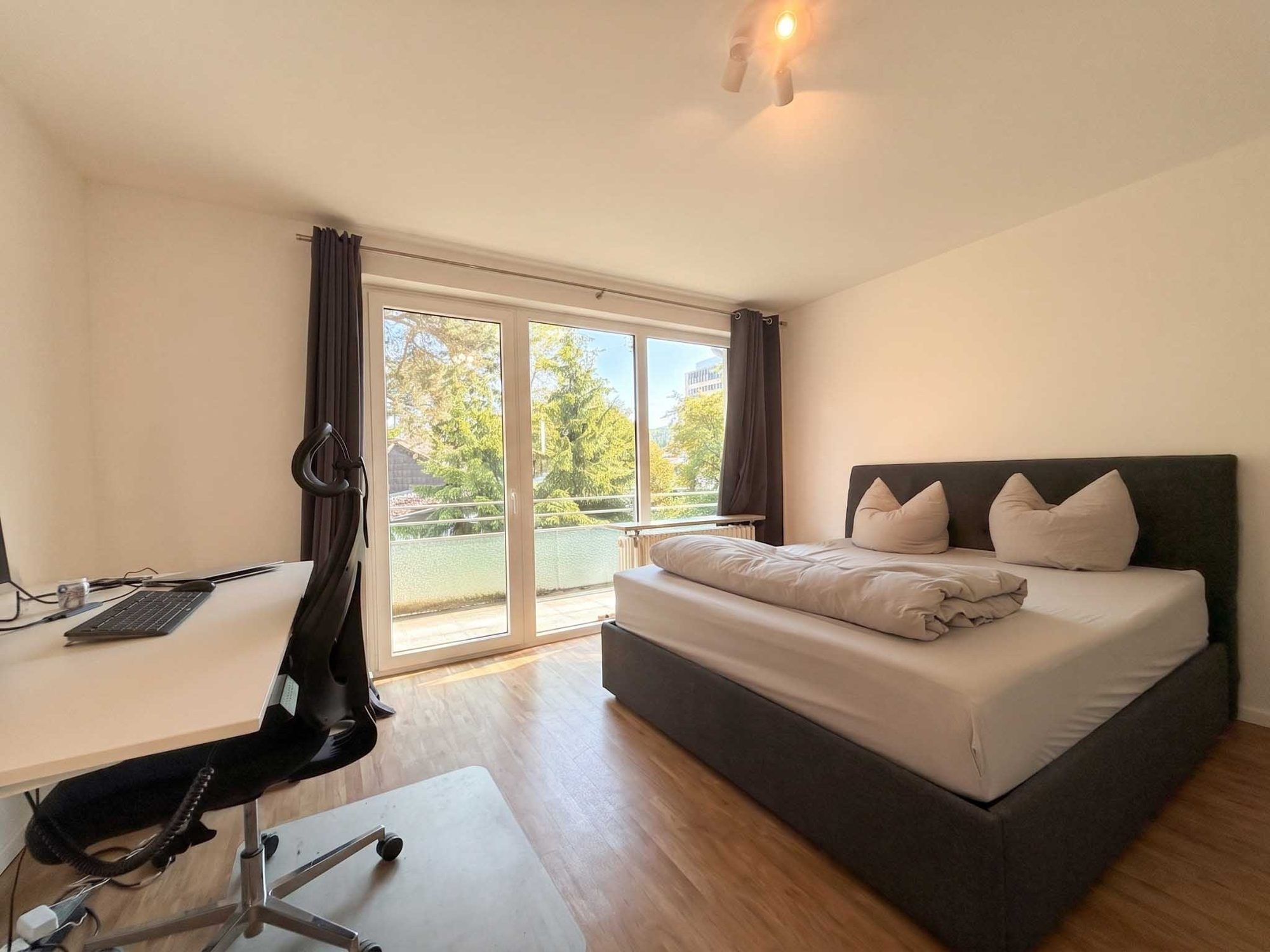 Immobilienangebot - Düsseldorf - Alle - Düsseldorf-Rath: Zwei vermietete Wohnungen als Einheit – ideal für Eigennutzung oder Kapitalanlage!