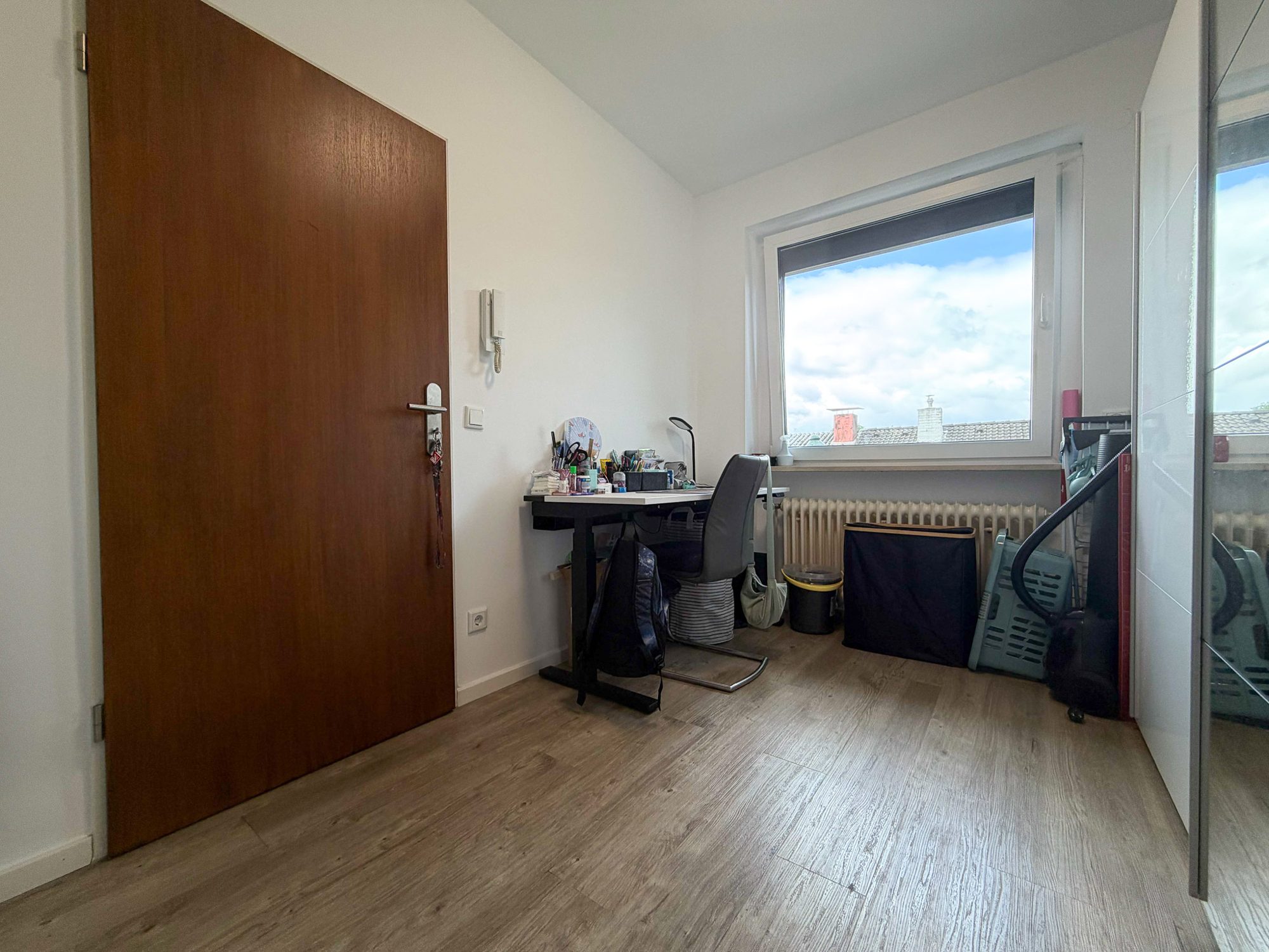 Immobilienangebot - Düsseldorf - Alle - Düsseldorf-Rath: Zwei vermietete Wohnungen als Einheit – ideal für Eigennutzung oder Kapitalanlage!