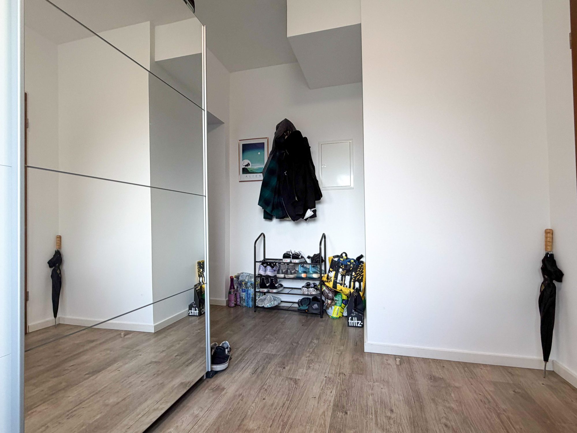 Immobilienangebot - Düsseldorf - Alle - Düsseldorf-Rath: Zwei vermietete Wohnungen als Einheit – ideal für Eigennutzung oder Kapitalanlage!