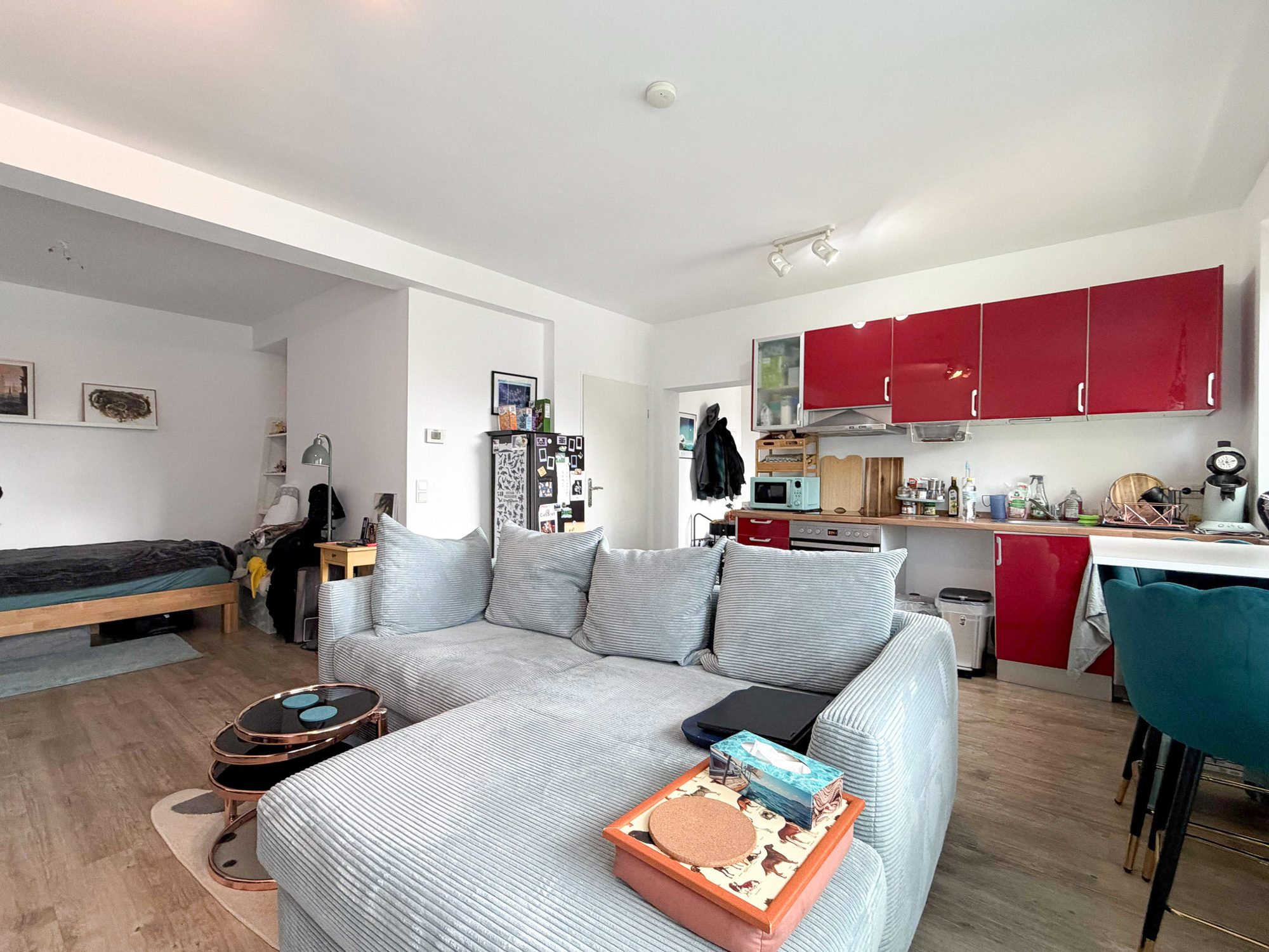 Immobilienangebot - Düsseldorf - Alle - Düsseldorf-Rath: Zwei vermietete Wohnungen als Einheit – ideal für Eigennutzung oder Kapitalanlage!