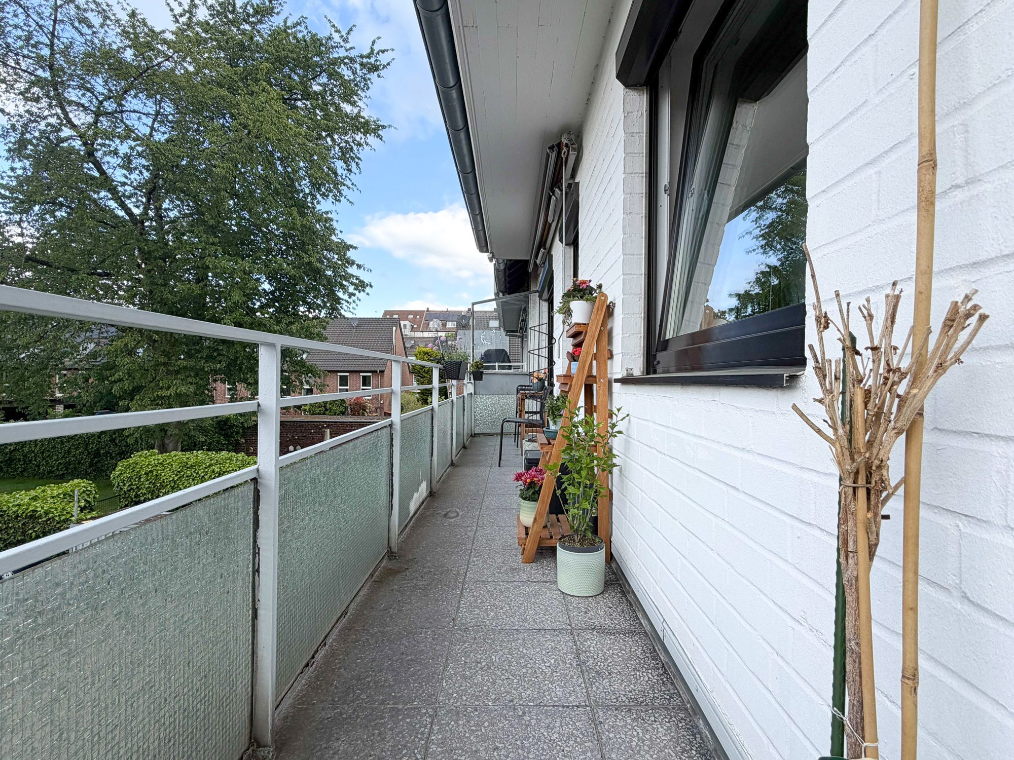 Immobilienangebot - Düsseldorf - Alle - Düsseldorf-Rath: Zwei vermietete Wohnungen als Einheit – ideal für Eigennutzung oder Kapitalanlage!