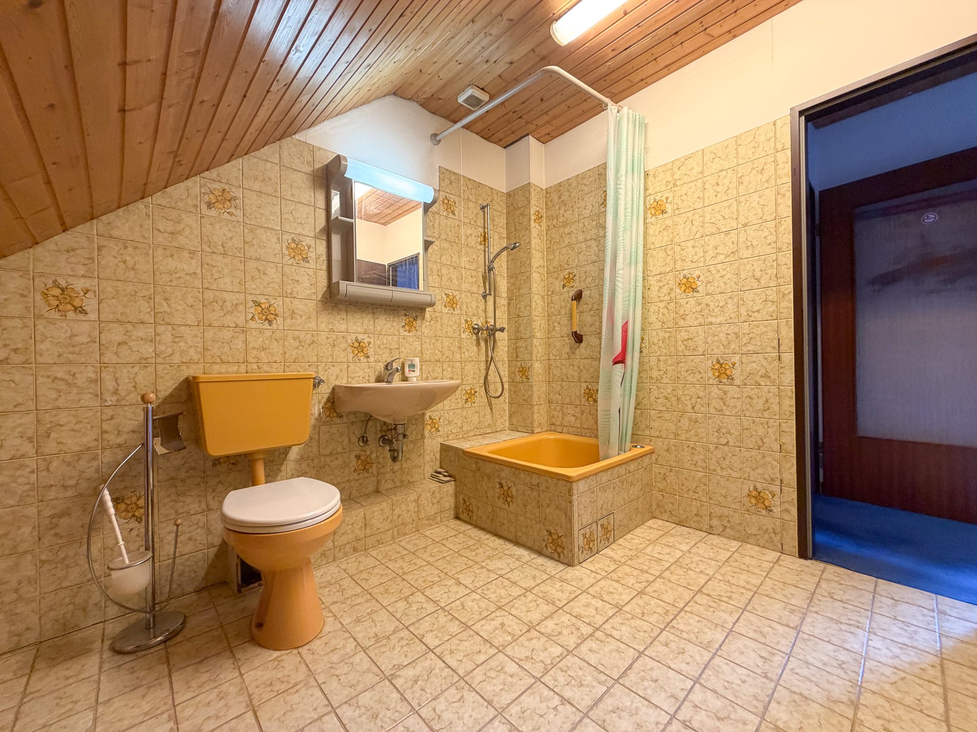 Immobilienangebot - Mettmann - Alle - Mettmann-Metzkausen: Viel Platz für die Familie - Großzügiges Reihenendhaus mit Garten und Garage!