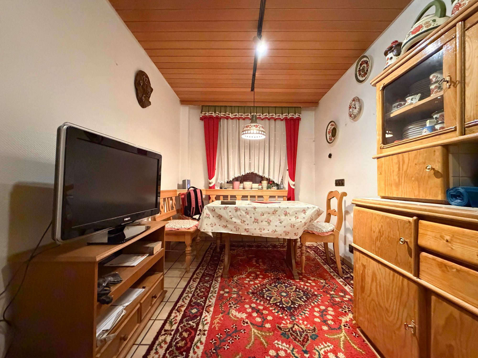 Immobilienangebot - Düsseldorf - Alle - Düsseldorf-Eller: Sanierungsbedürftiges Zweifamilienhaus mit vielfältigem Entwicklungspotenzial!