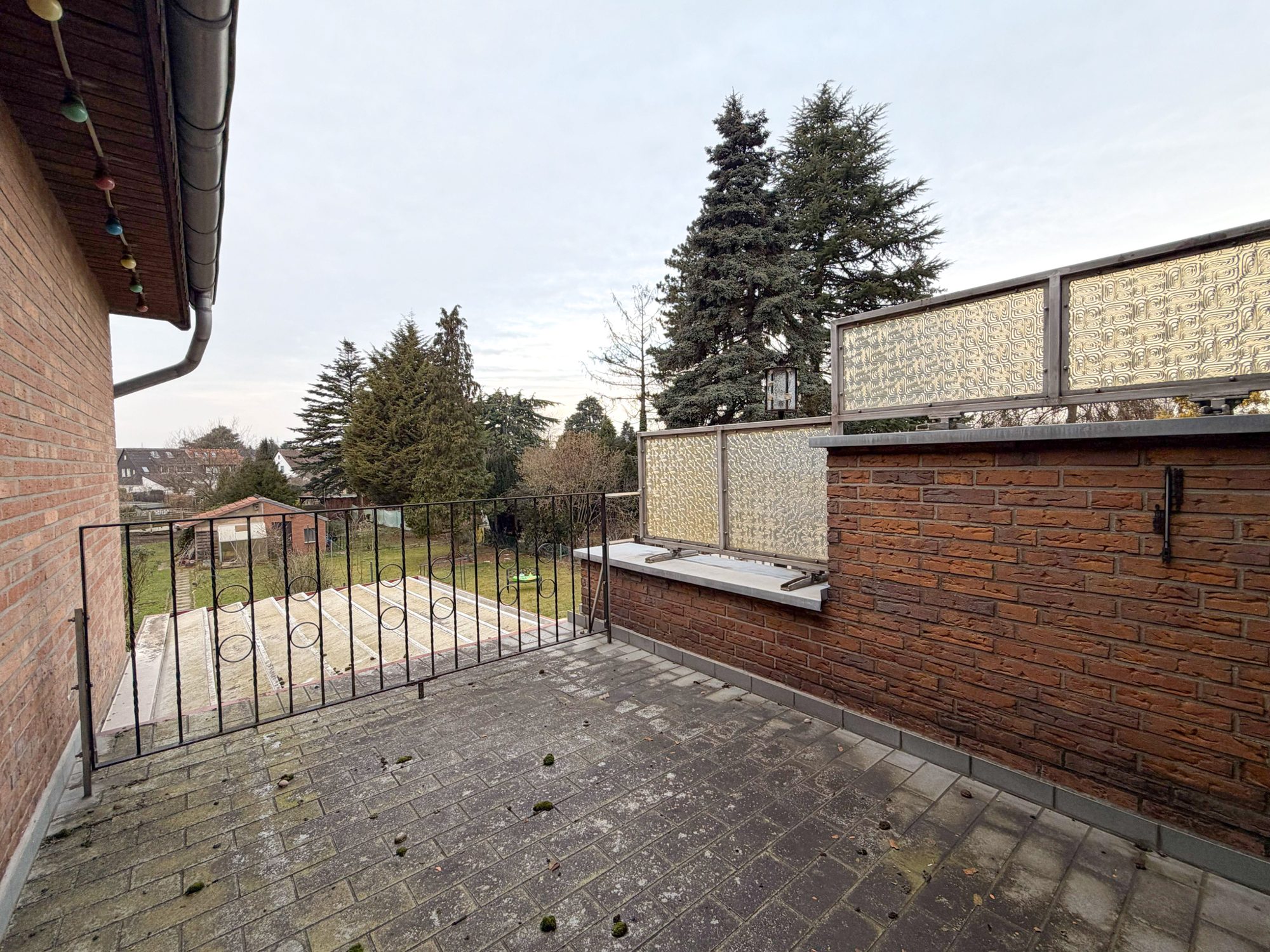 Immobilienangebot - Düsseldorf - Alle - Düsseldorf-Eller: Sanierungsbedürftiges Zweifamilienhaus mit vielfältigem Entwicklungspotenzial!