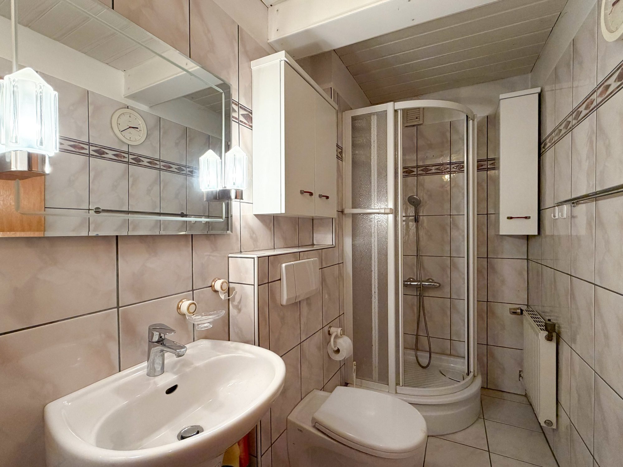 Immobilienangebot - Düsseldorf - Alle - Düsseldorf-Eller: Sanierungsbedürftiges Zweifamilienhaus mit vielfältigem Entwicklungspotenzial!