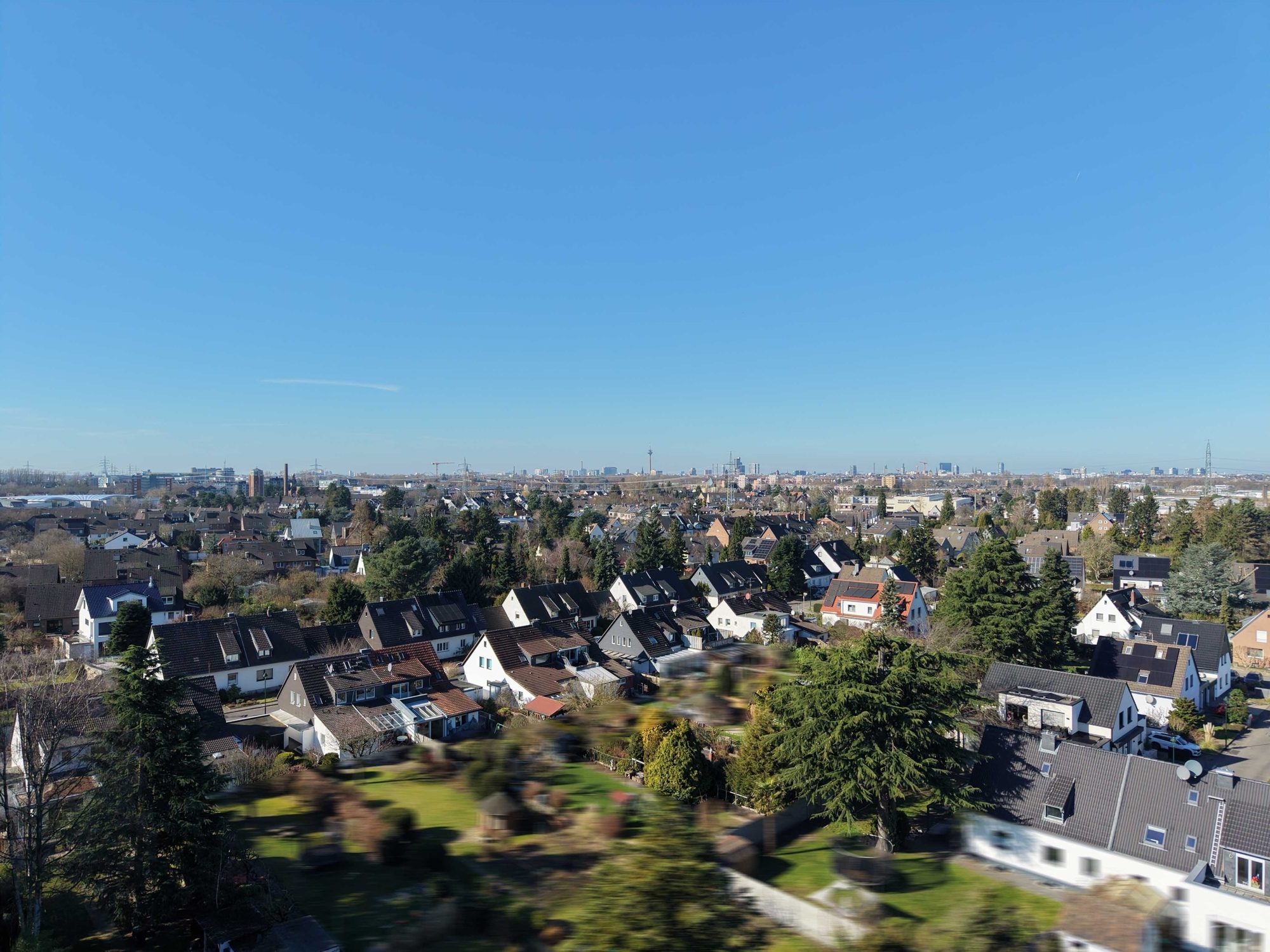 Immobilienangebot - Düsseldorf - Alle - Düsseldorf-Eller: Sanierungsbedürftiges Zweifamilienhaus mit vielfältigem Entwicklungspotenzial!