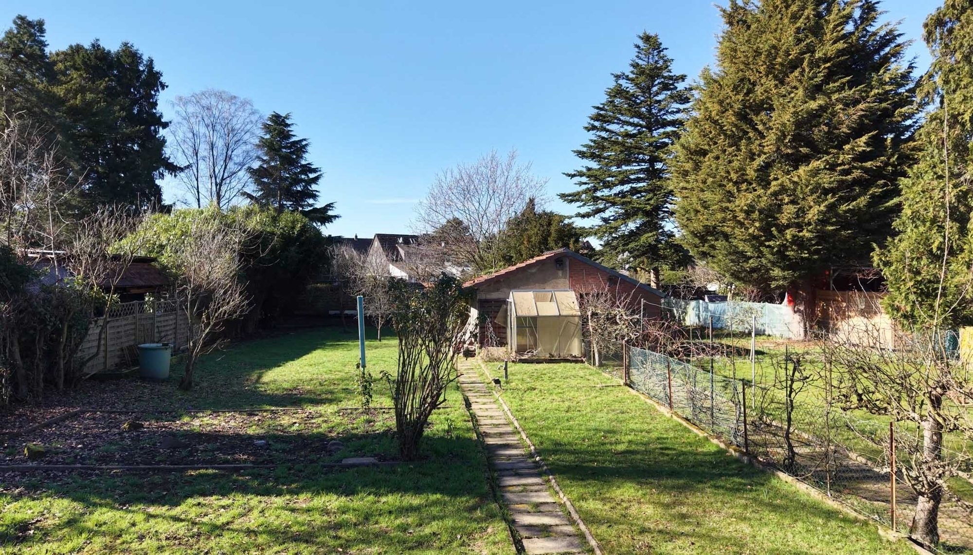 Immobilienangebot - Düsseldorf - Alle - Düsseldorf-Eller: Sanierungsbedürftiges Zweifamilienhaus mit vielfältigem Entwicklungspotenzial!