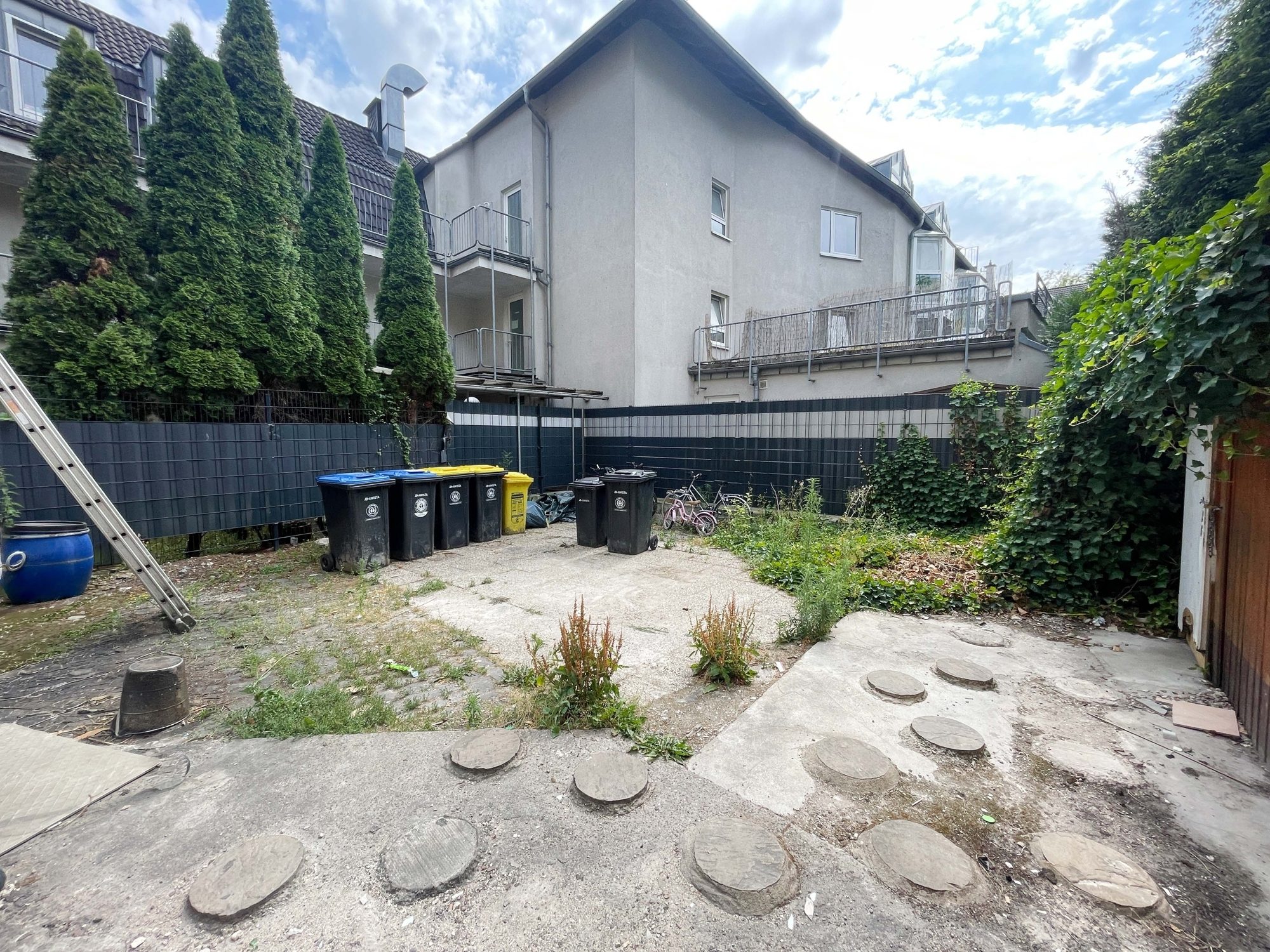 Immobilienangebot - Düsseldorf - Alle - Solides Anlageobjekt: Wohn- & Geschäftshaus mit 8 Wohneinheiten und 2 Gewerbeeinheiten in Lierenfeld