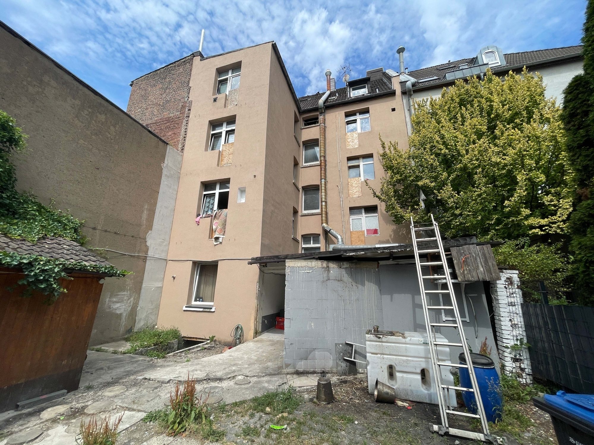 Immobilienangebot - Düsseldorf - Alle - Solides Anlageobjekt: Wohn- & Geschäftshaus mit 8 Wohneinheiten und 2 Gewerbeeinheiten in Lierenfeld