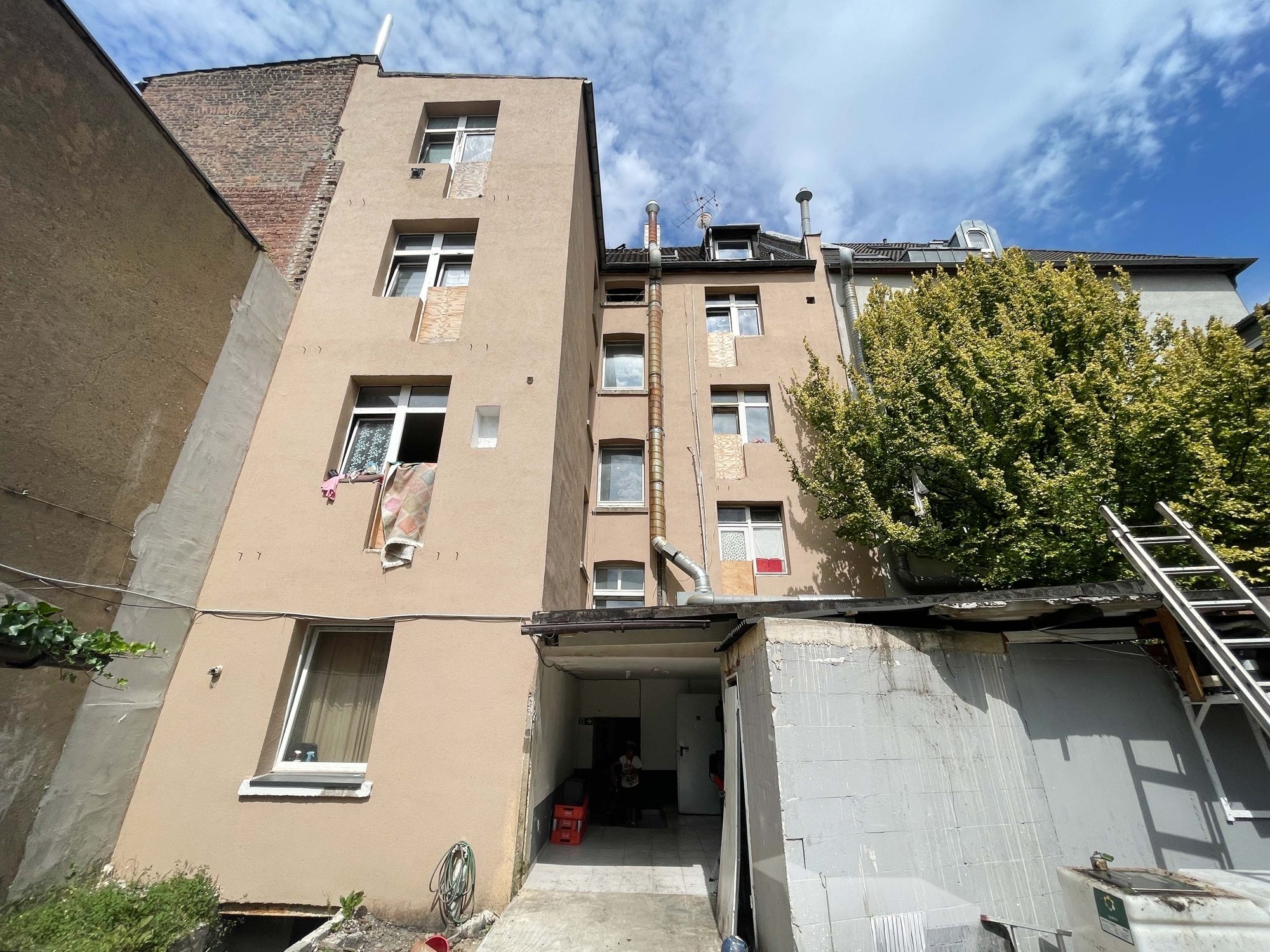 Immobilienangebot - Düsseldorf - Alle - Solides Anlageobjekt: Wohn- & Geschäftshaus mit 8 Wohneinheiten und 2 Gewerbeeinheiten in Lierenfeld