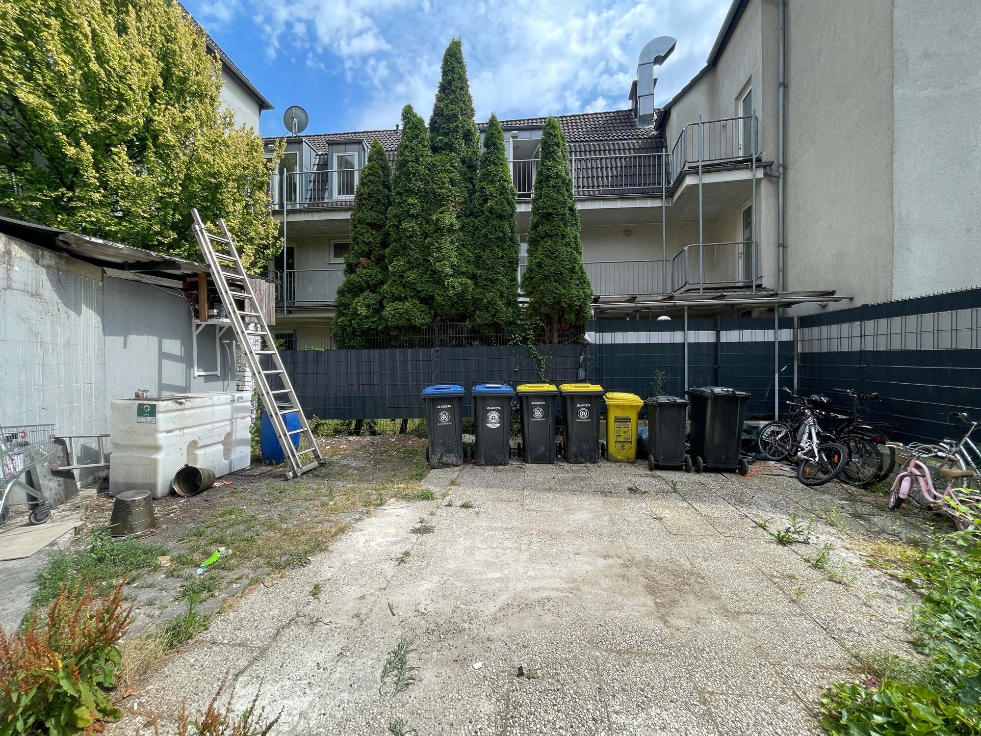 Immobilienangebot - Düsseldorf - Alle - Solides Anlageobjekt: Wohn- & Geschäftshaus mit 8 Wohneinheiten und 2 Gewerbeeinheiten in Lierenfeld