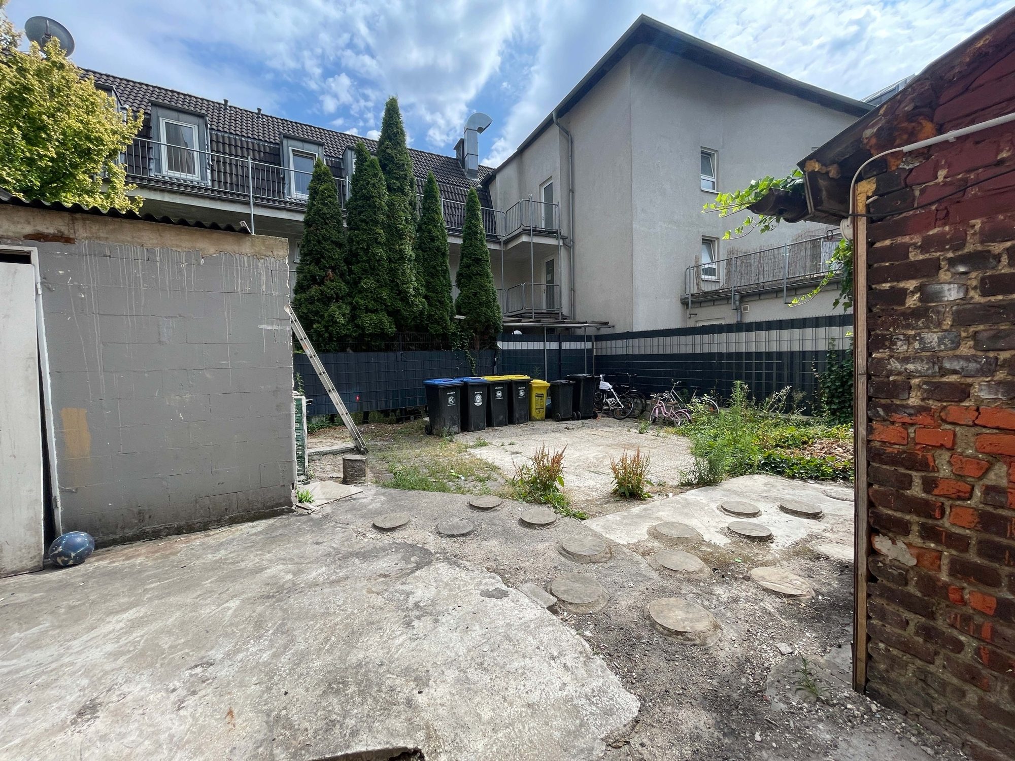 Immobilienangebot - Düsseldorf - Alle - Solides Anlageobjekt: Wohn- & Geschäftshaus mit 8 Wohneinheiten und 2 Gewerbeeinheiten in Lierenfeld