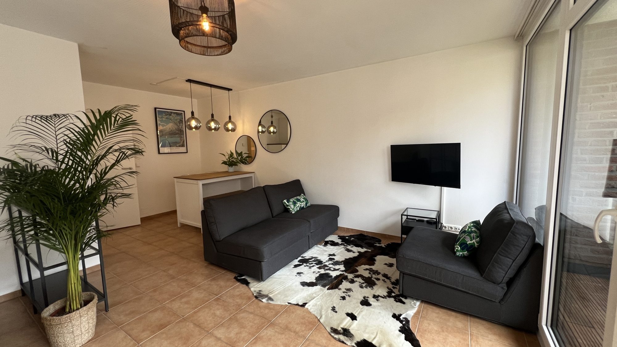 Immobilienangebot - Düsseldorf - Alle - Stilvoll möbliertes Apartment mit Balkon und Fußbodenheizung in begehrter Lage von Oberkassel