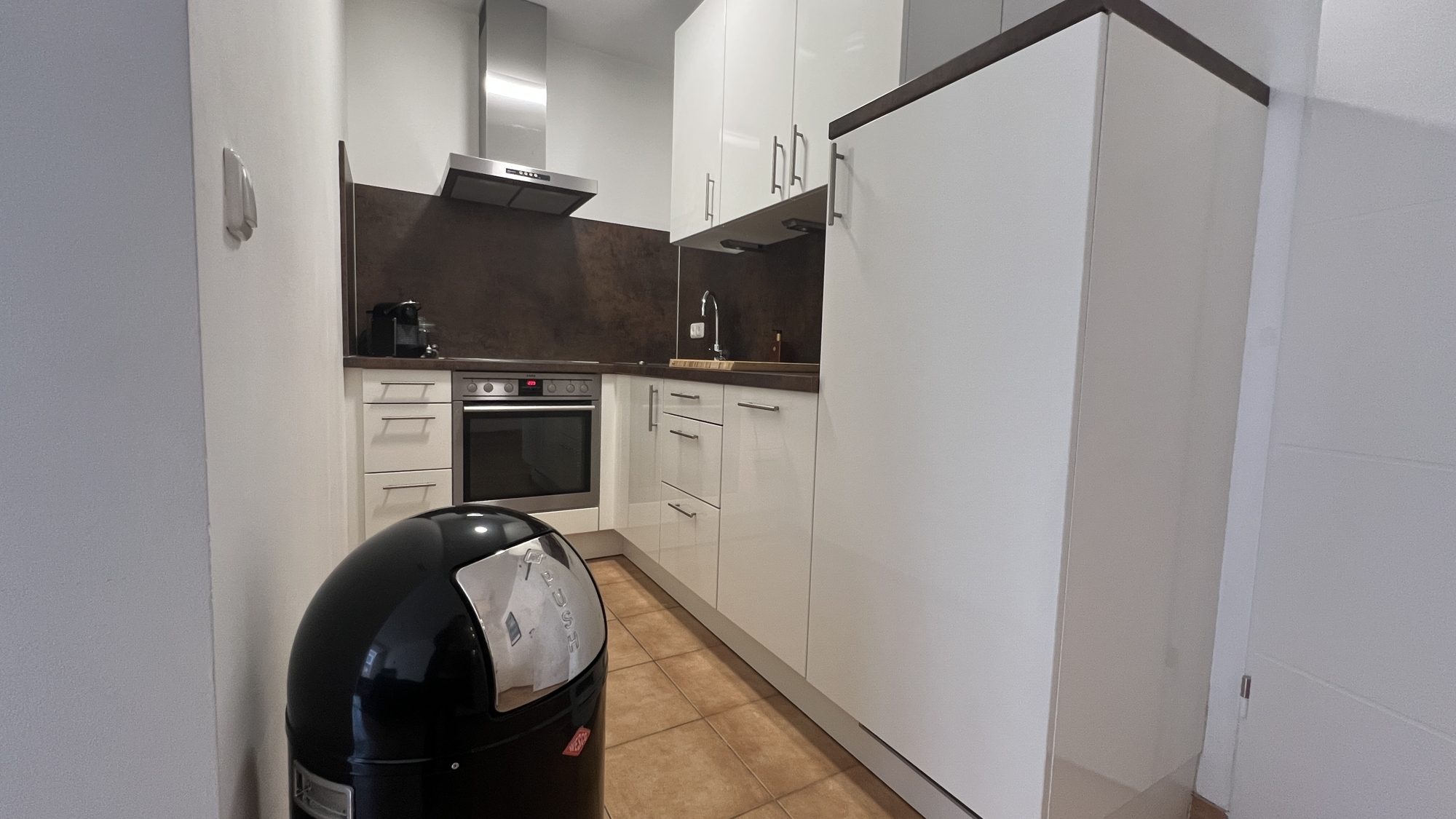 Immobilienangebot - Düsseldorf - Alle - Stilvoll möbliertes Apartment mit Balkon und Fußbodenheizung in begehrter Lage von Oberkassel
