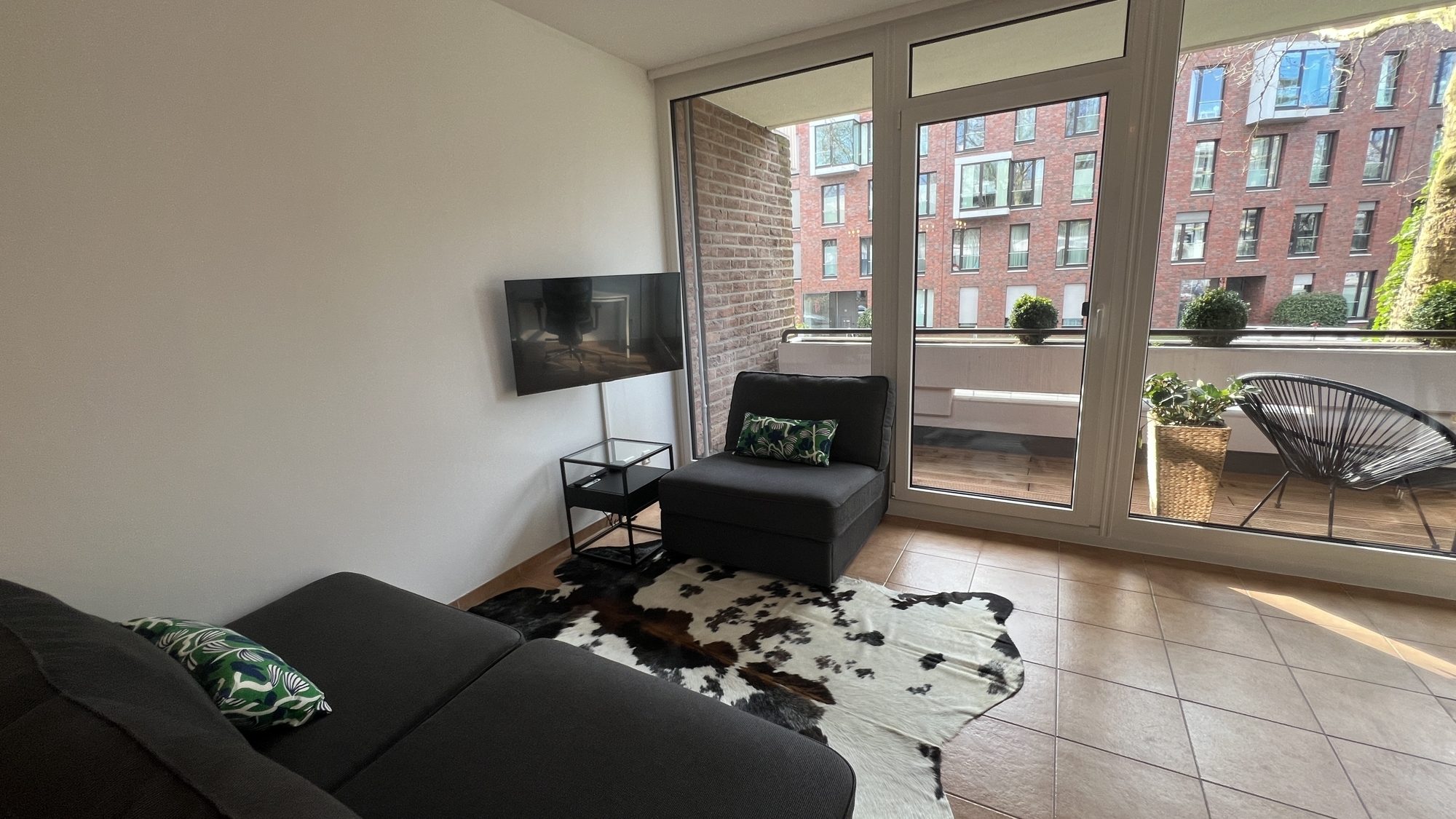 Immobilienangebot - Düsseldorf - Alle - Stilvoll möbliertes Apartment mit Balkon und Fußbodenheizung in begehrter Lage von Oberkassel
