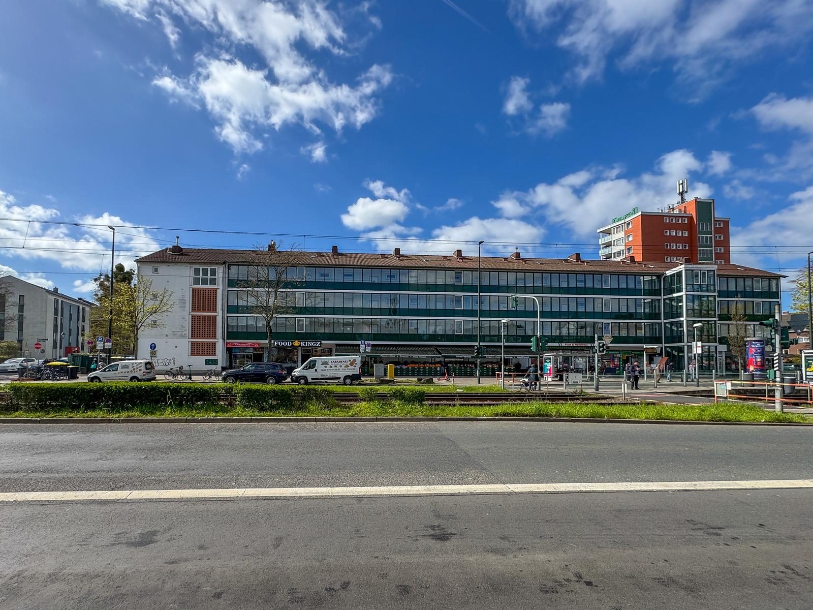 Immobilienangebot - Düsseldorf / Holthausen - Alle - Holthausen: Kapitalanlage mit Potenzial! Langjährig vermietete 2-Zimmer-Wohnung mit Balkon ins Grüne