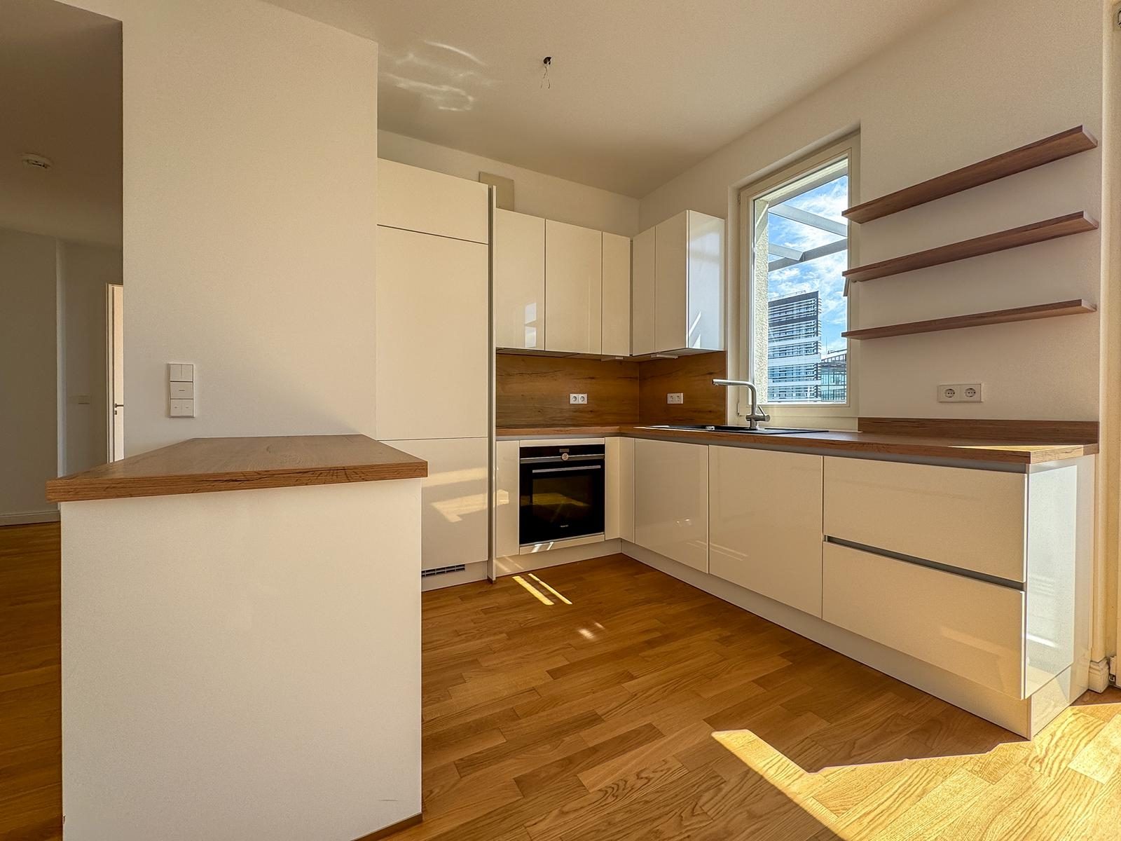 Immobilienangebot - Düsseldorf - Alle - Heinrich Heine Gärten: repräsentative 3-Zimmer-Wohnung mit Süd-West-Balkon und Dachterrasse!