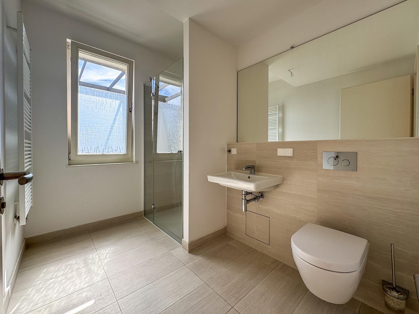 Immobilienangebot - Düsseldorf - Alle - Heinrich Heine Gärten: repräsentative 3-Zimmer-Wohnung mit Süd-West-Balkon und Dachterrasse!