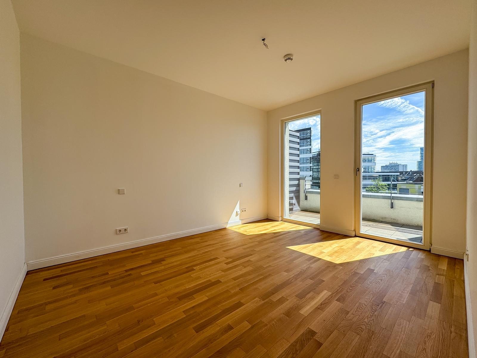 Immobilienangebot - Düsseldorf - Alle - Heinrich Heine Gärten: repräsentative 3-Zimmer-Wohnung mit Süd-West-Balkon und Dachterrasse!