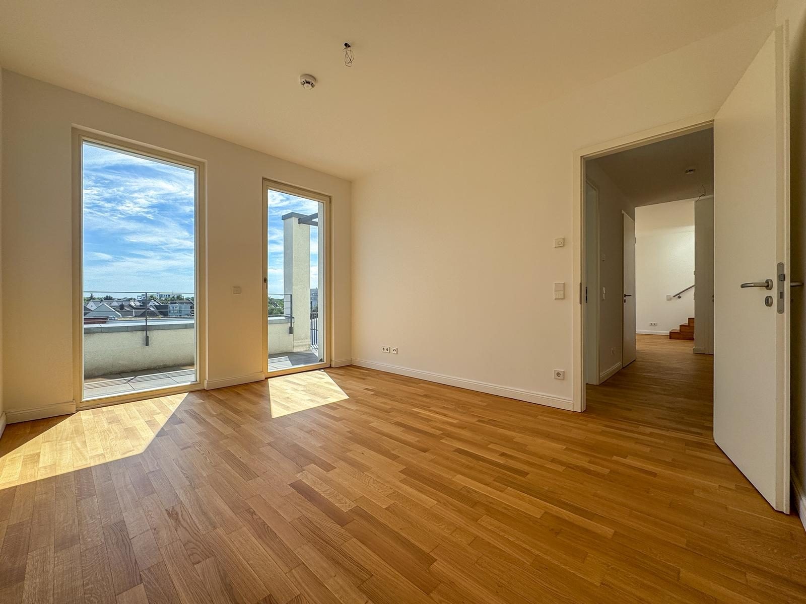 Immobilienangebot - Düsseldorf - Alle - Heinrich Heine Gärten: repräsentative 3-Zimmer-Wohnung mit Süd-West-Balkon und Dachterrasse!