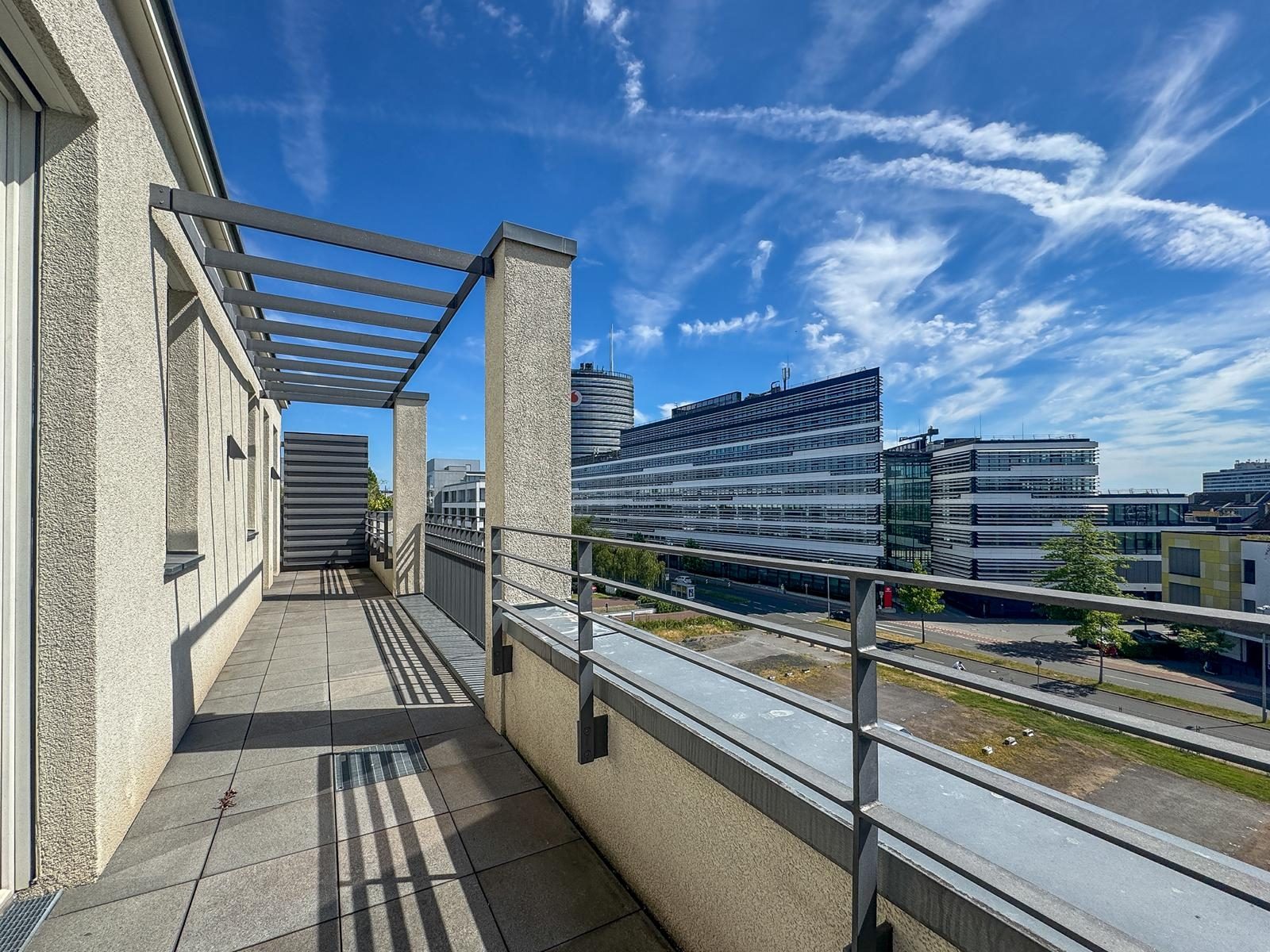 Immobilienangebot - Düsseldorf - Alle - Heinrich Heine Gärten: repräsentative 3-Zimmer-Wohnung mit Süd-West-Balkon und Dachterrasse!