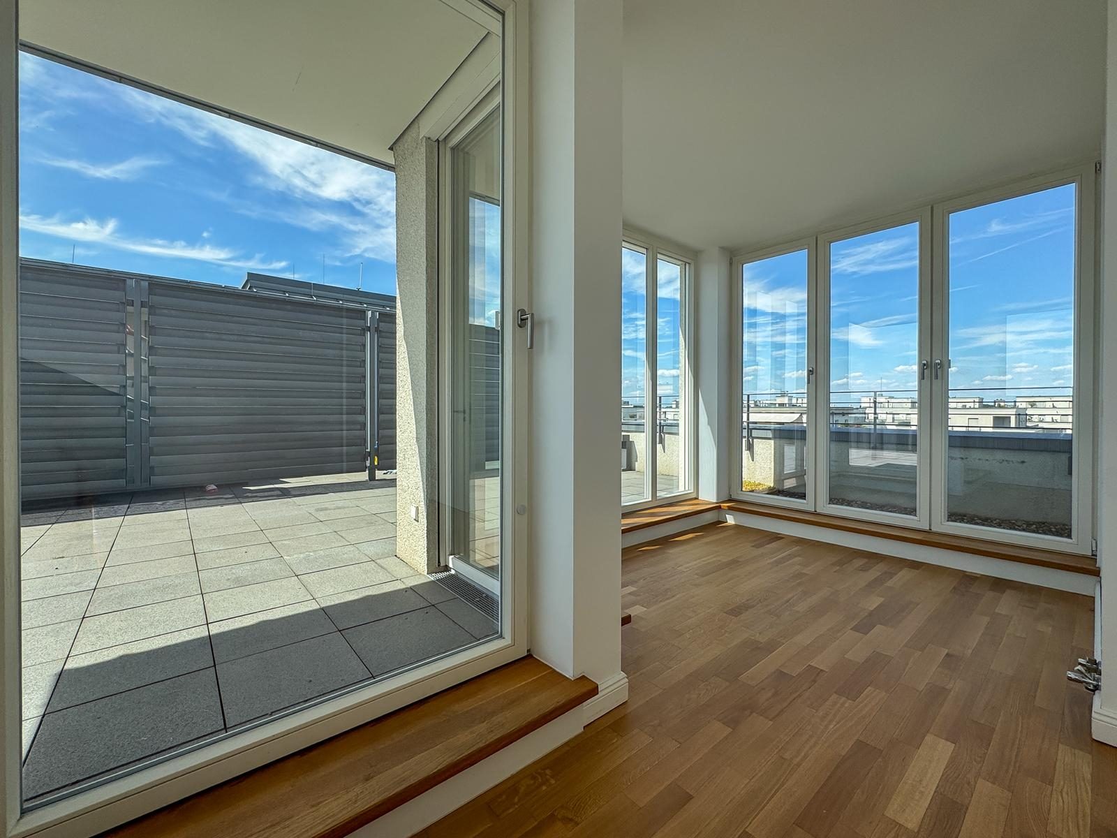 Immobilienangebot - Düsseldorf - Alle - Heinrich Heine Gärten: repräsentative 3-Zimmer-Wohnung mit Süd-West-Balkon und Dachterrasse!
