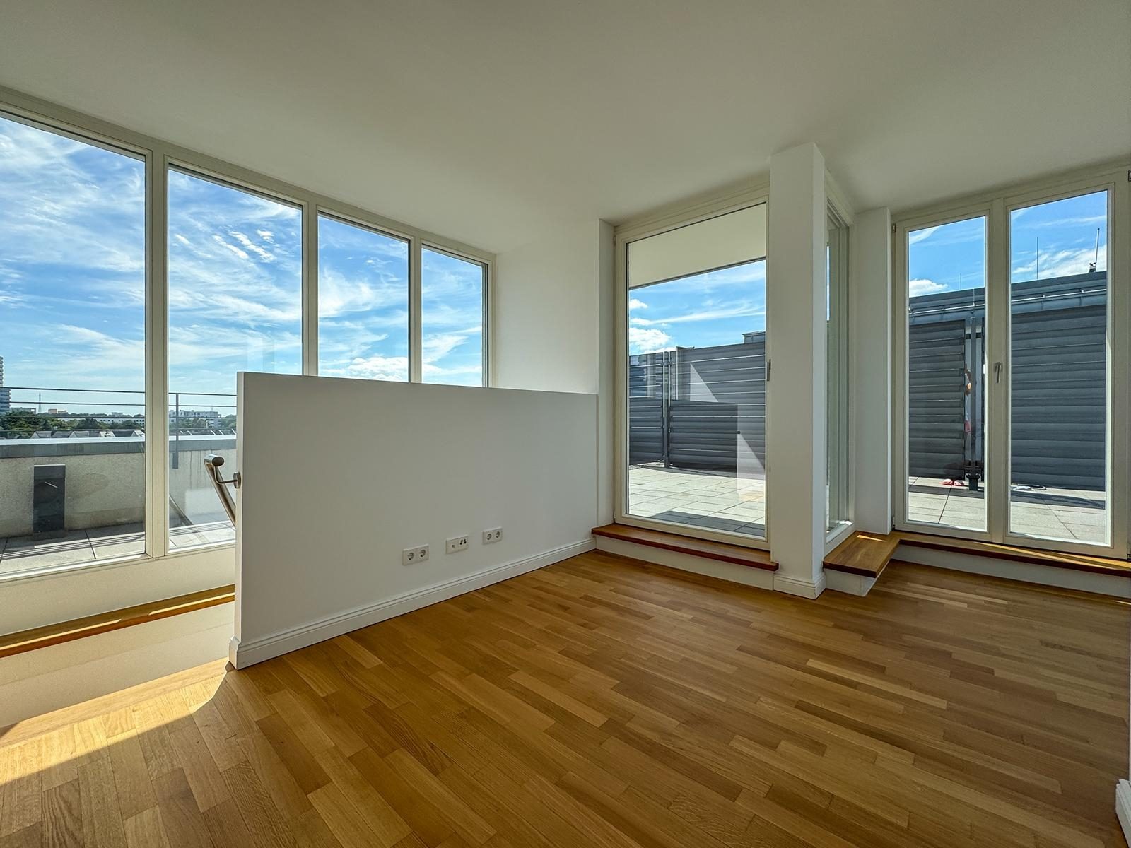 Immobilienangebot - Düsseldorf - Alle - Heinrich Heine Gärten: repräsentative 3-Zimmer-Wohnung mit Süd-West-Balkon und Dachterrasse!