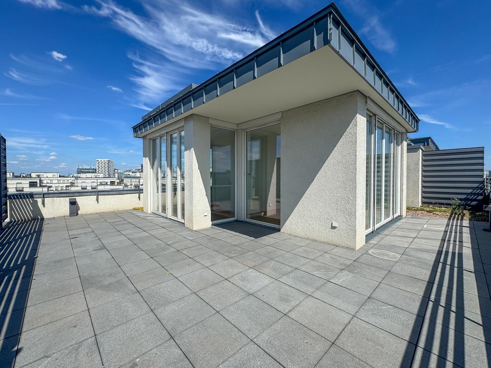 Immobilienangebot - Düsseldorf - Alle - Heinrich Heine Gärten: repräsentative 3-Zimmer-Wohnung mit Süd-West-Balkon und Dachterrasse!