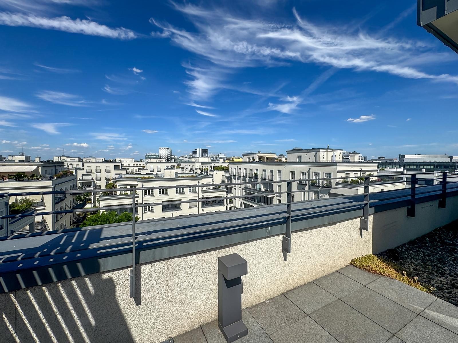 Immobilienangebot - Düsseldorf - Alle - Heinrich Heine Gärten: repräsentative 3-Zimmer-Wohnung mit Süd-West-Balkon und Dachterrasse!