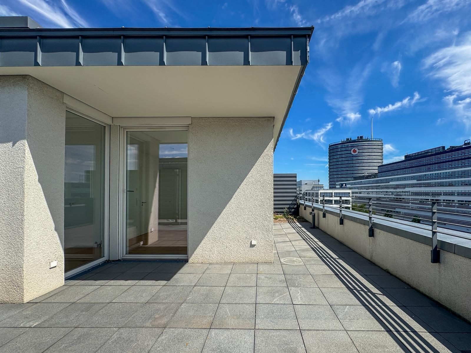 Immobilienangebot - Düsseldorf - Alle - Heinrich Heine Gärten: repräsentative 3-Zimmer-Wohnung mit Süd-West-Balkon und Dachterrasse!
