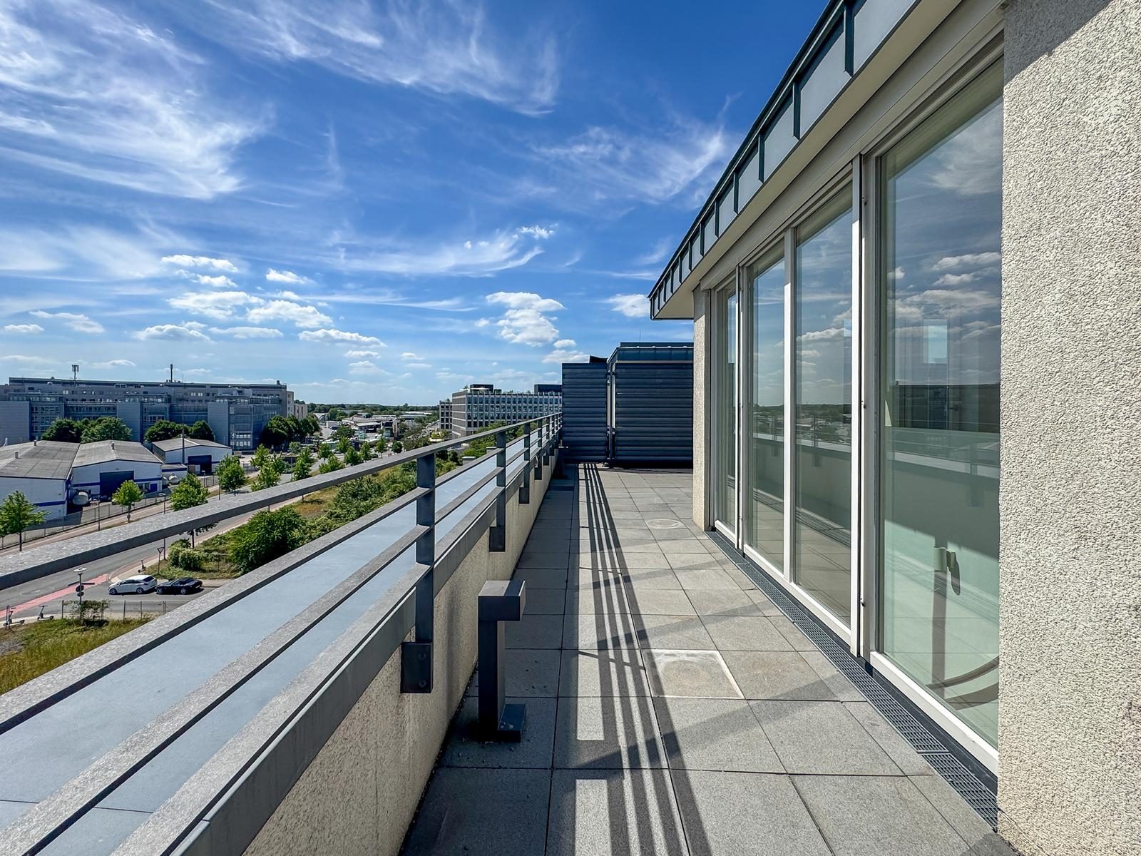 Immobilienangebot - Düsseldorf - Alle - Heinrich Heine Gärten: repräsentative 3-Zimmer-Wohnung mit Süd-West-Balkon und Dachterrasse!